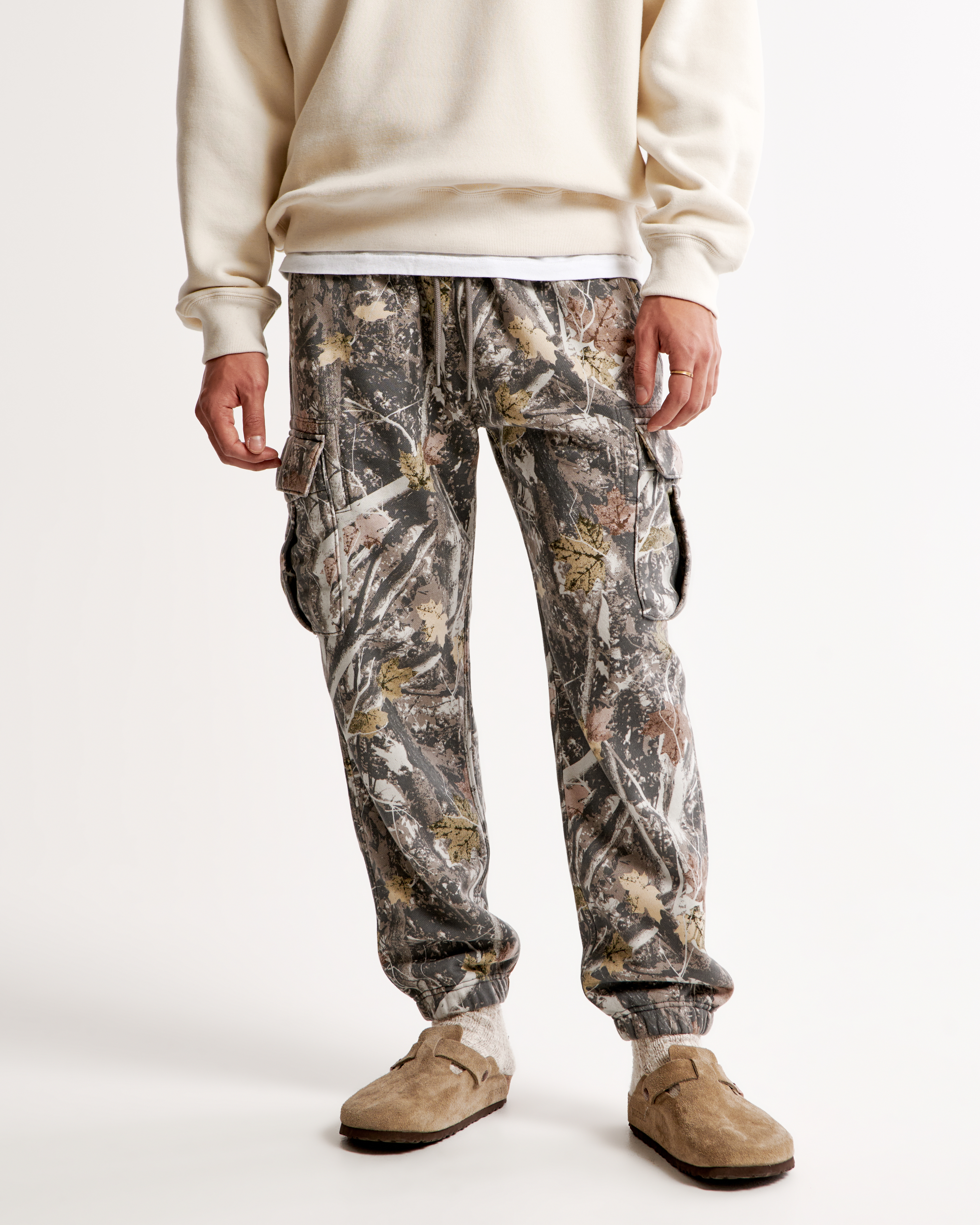 Men's Essential Cargo Sweatpant | Men's Bottoms | Abercrombie.com