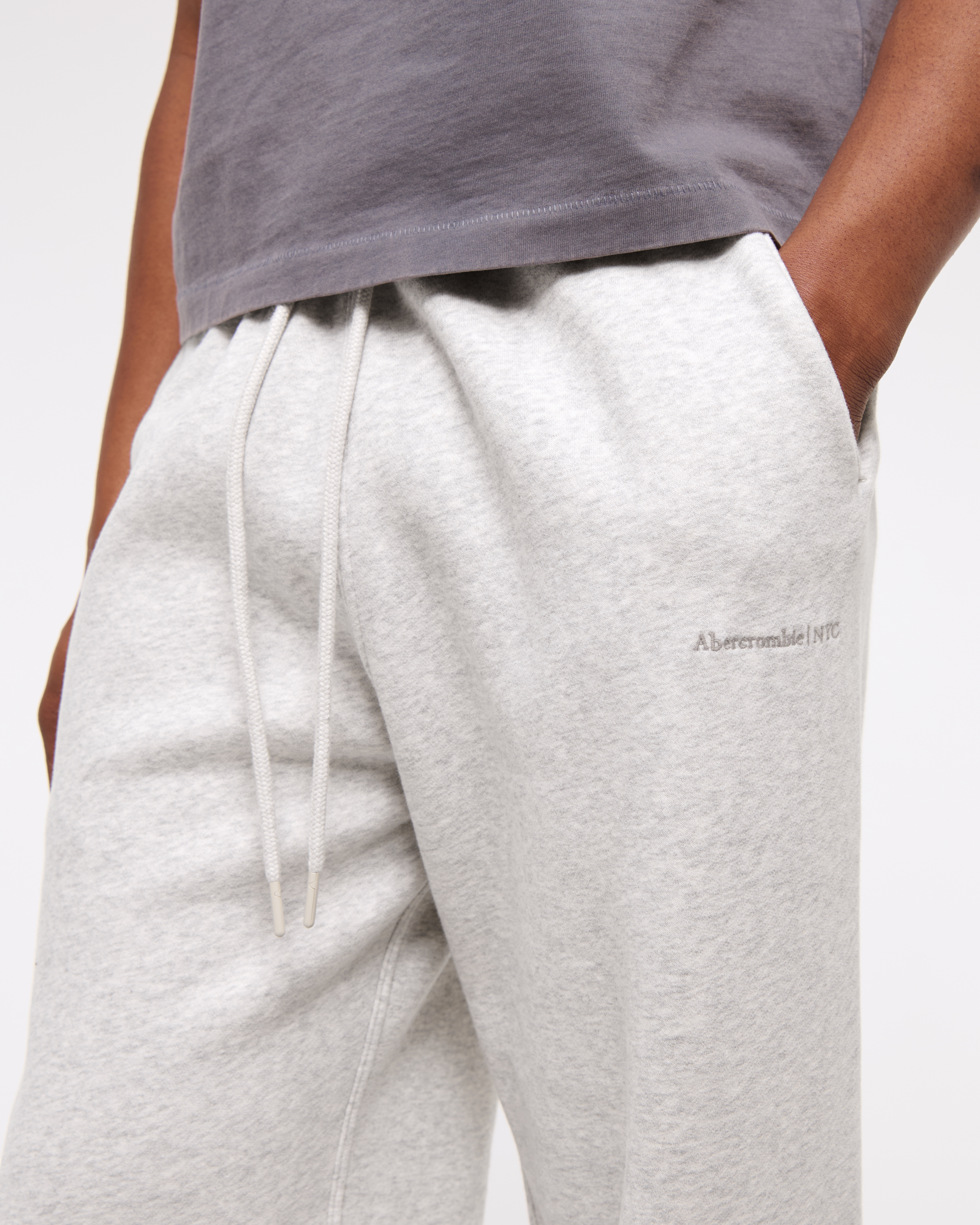 Men's Micro-Logo Baggy Cinched Sweatpant | Men's Bottoms