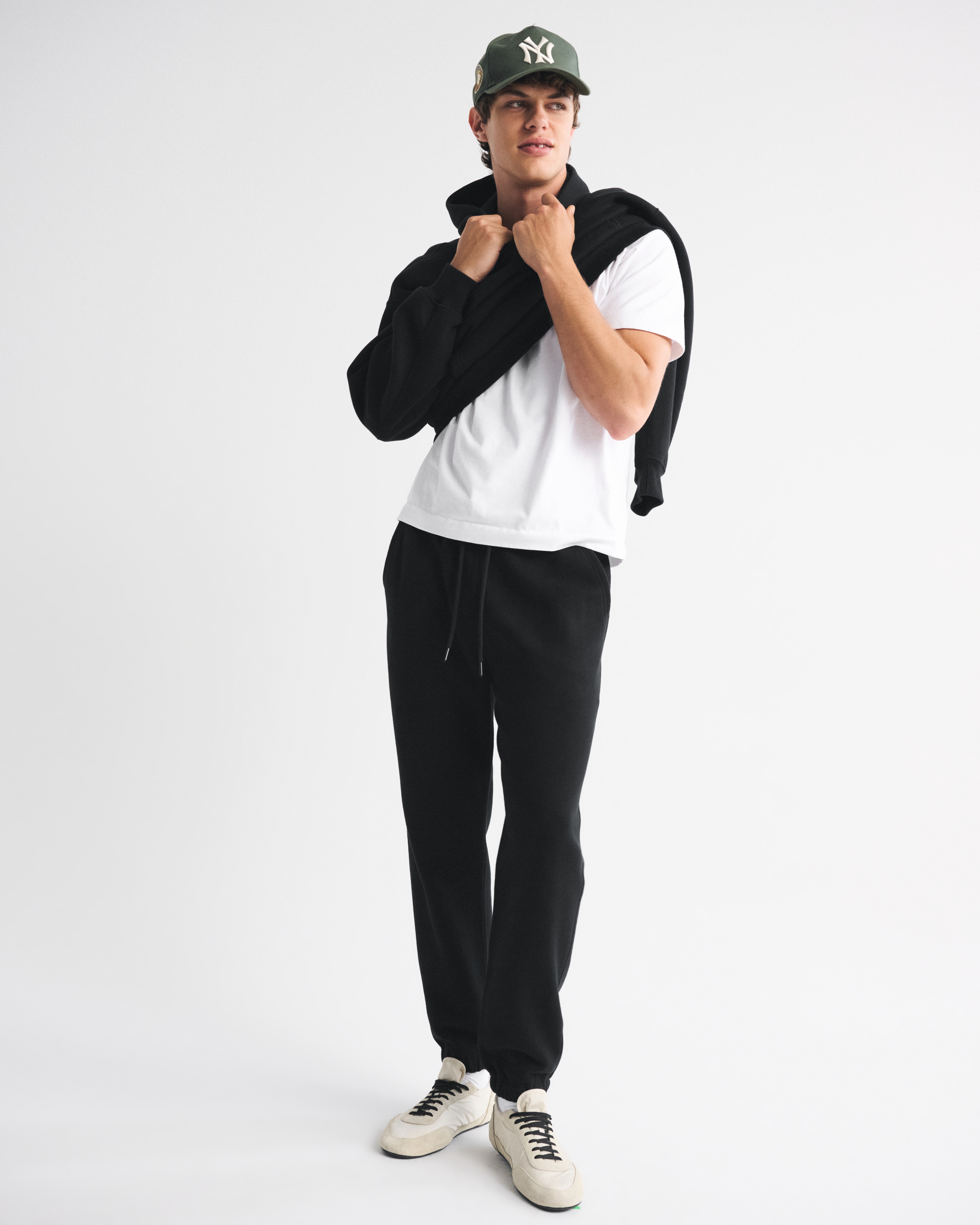 Abercrombie & Fitch Essential Cinched Sweatpant In Black