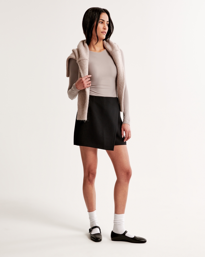 Soft Matte Seamless Tuckable Long-Sleeve Tee