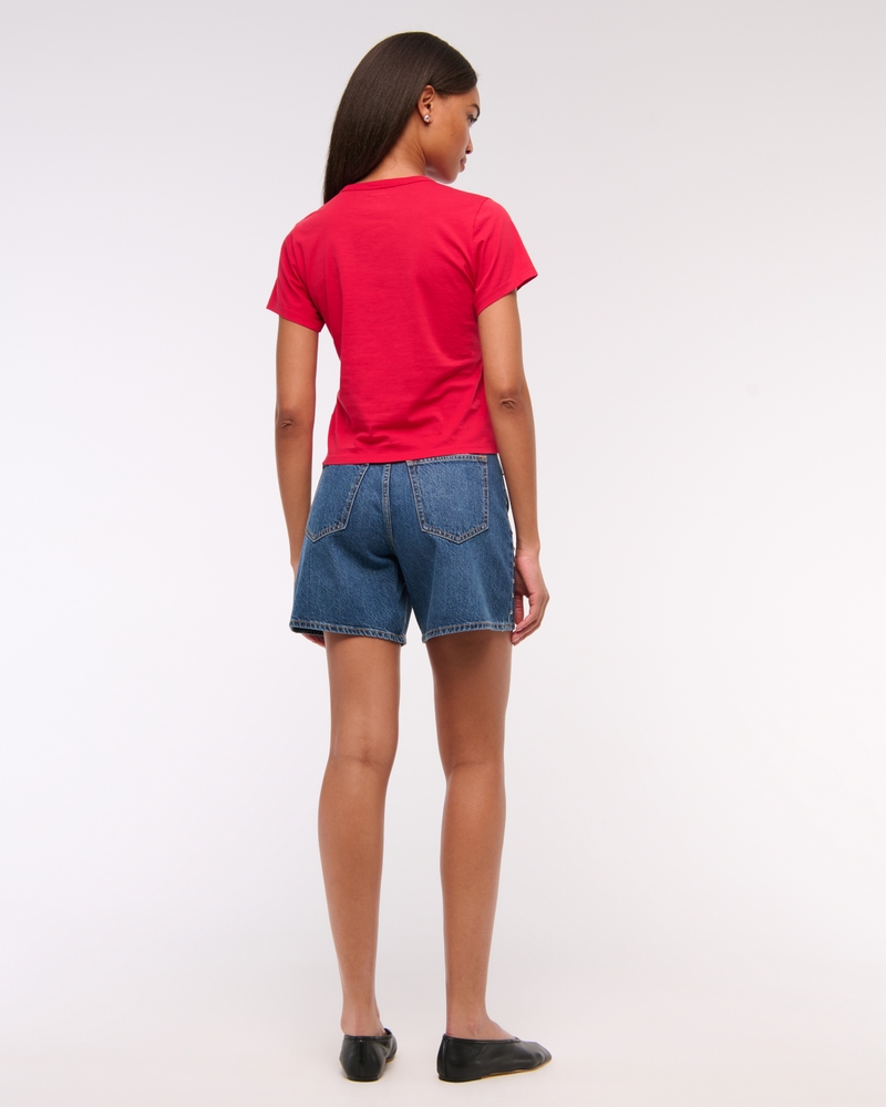 Camiseta elegante básica ajustada al cuerpo