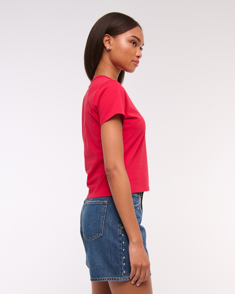 Camiseta elegante básica ajustada al cuerpo