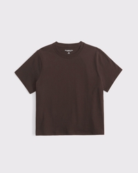 Camiseta básica de corte entallado formal