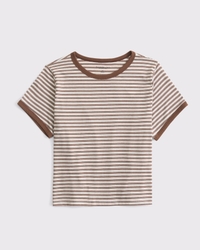 Camiseta básica de corte entallado formal