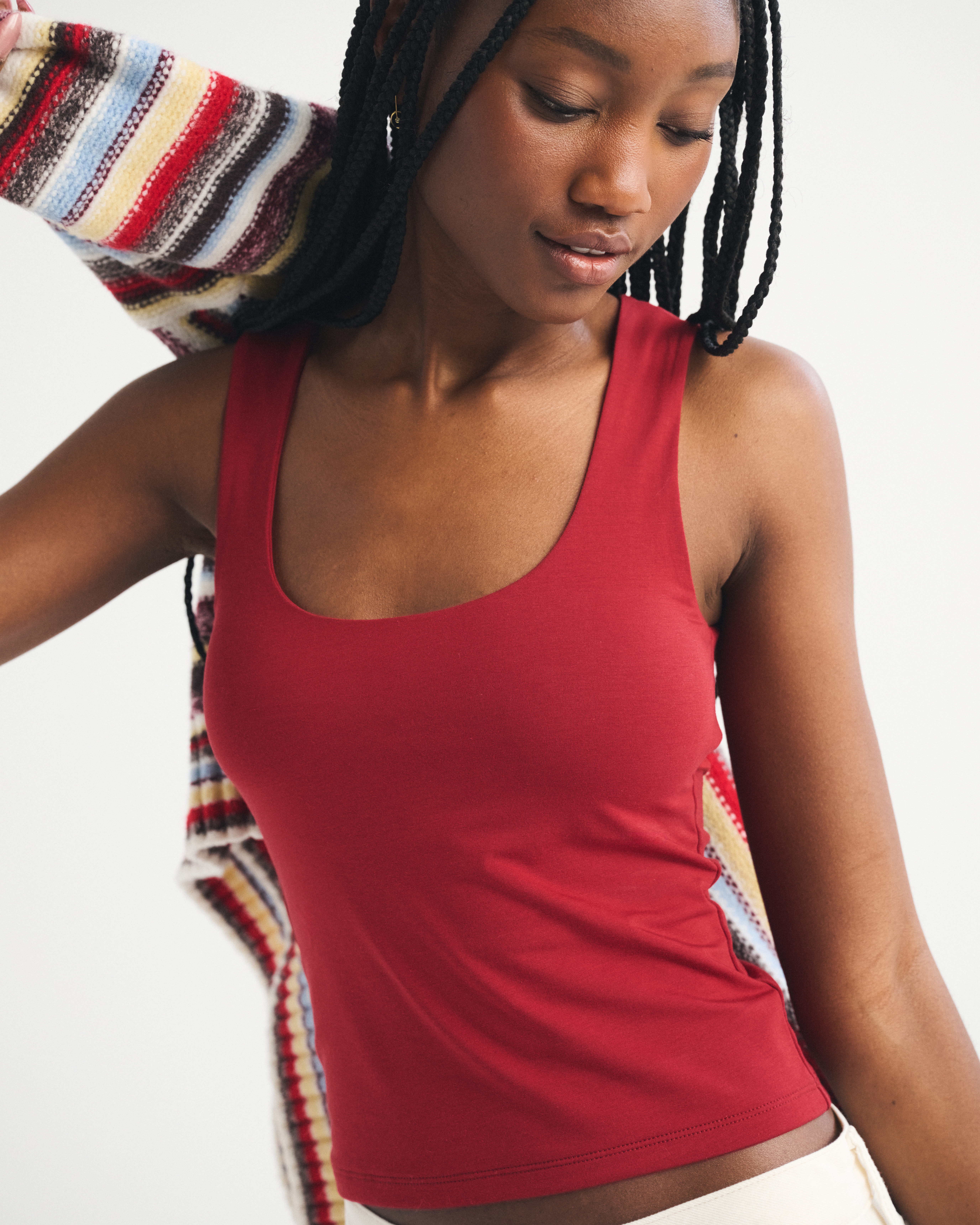 Женский топ Abercrombie & Fitch Bra-Free Scoopneck Tank, цвет: Насыщенный рубиновый — фото 3