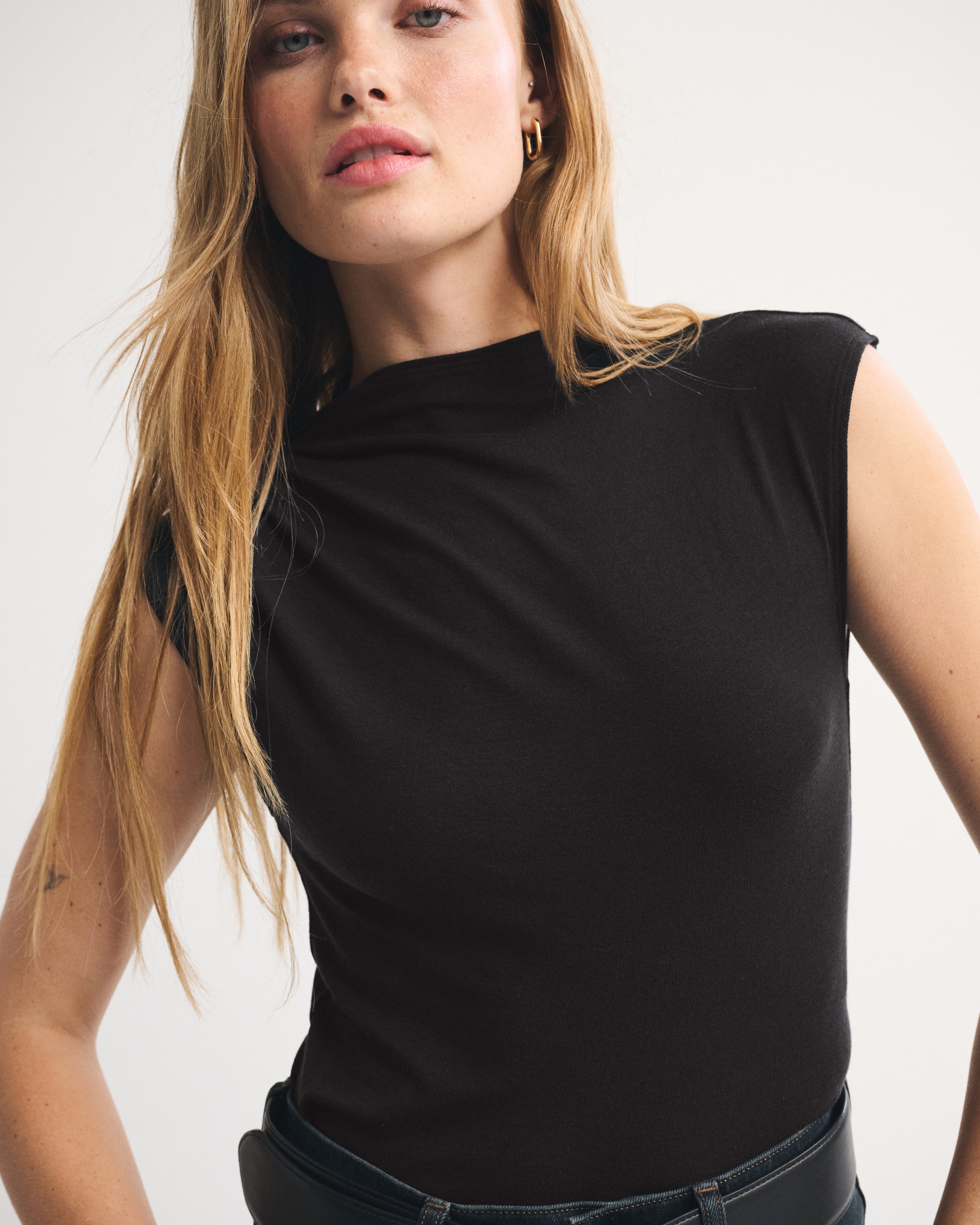 Женские топы Abercrombie & Fitch Draped Fine Wool-Blend Mockneck Top — фото 2