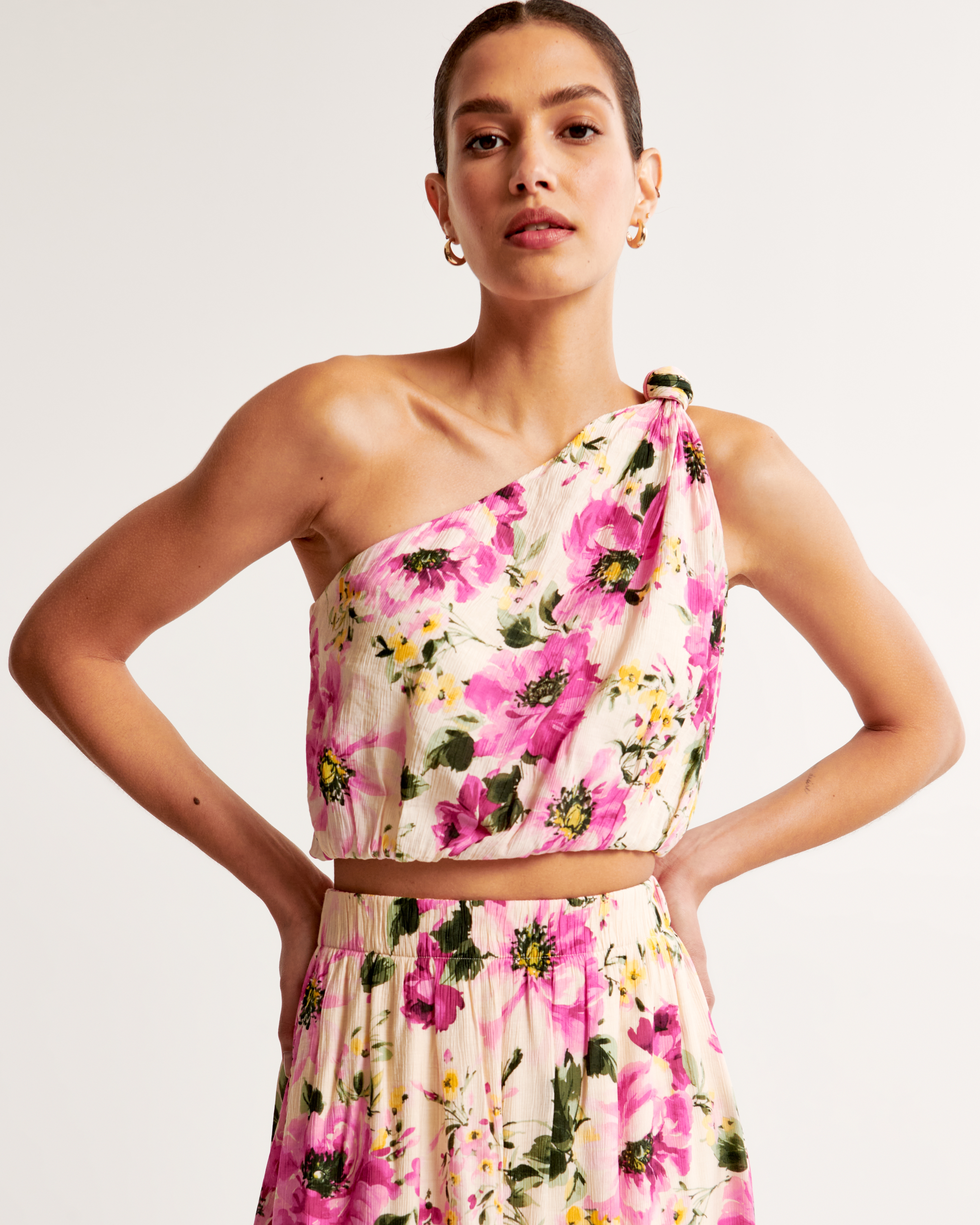Women's Asymmetrical One-Shoulder Knotted Crinkle Set Top
