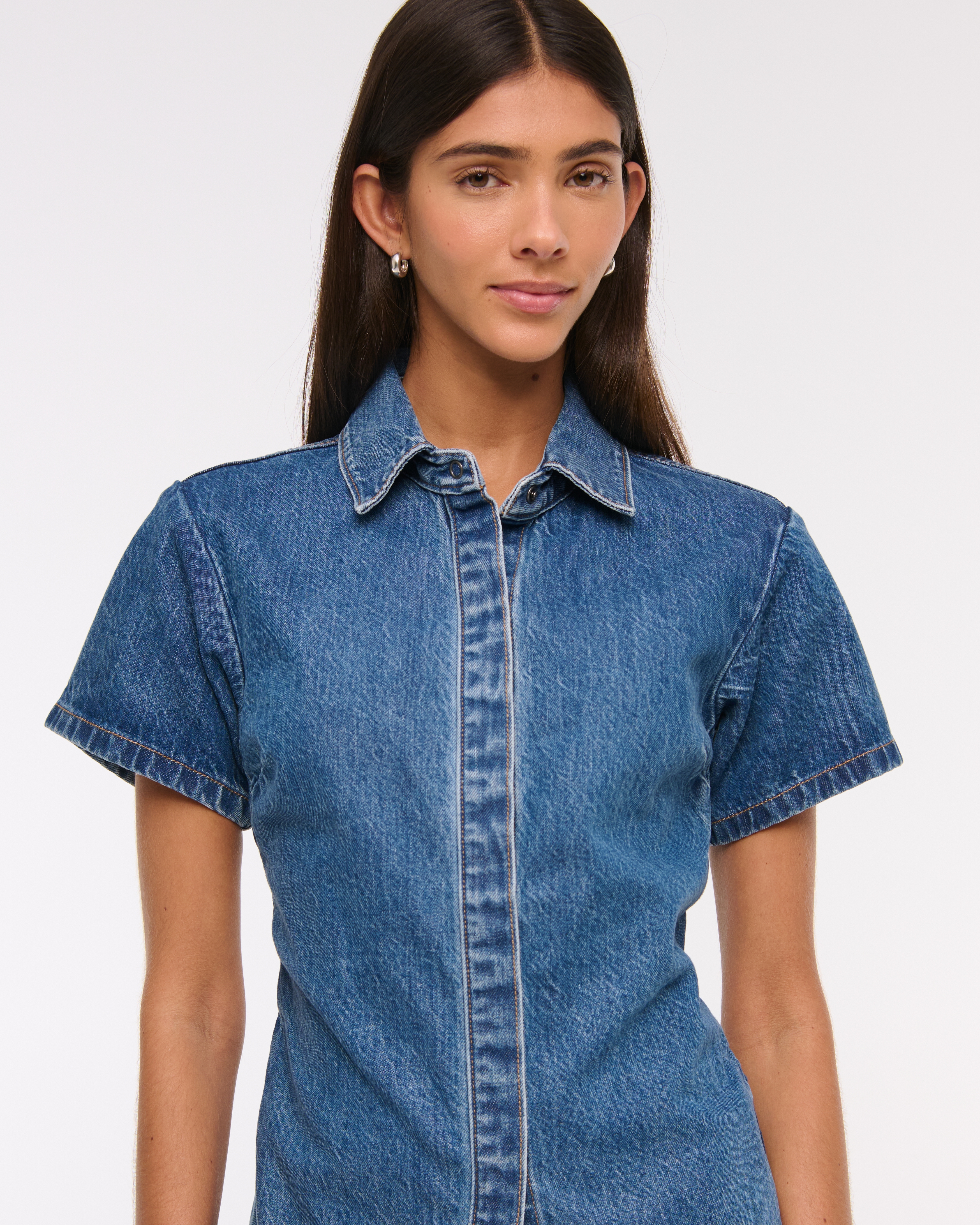 Женская рубашка Abercrombie & Fitch Short-Sleeve Denim Shirt, цвет: Джинсовый — фото 3
