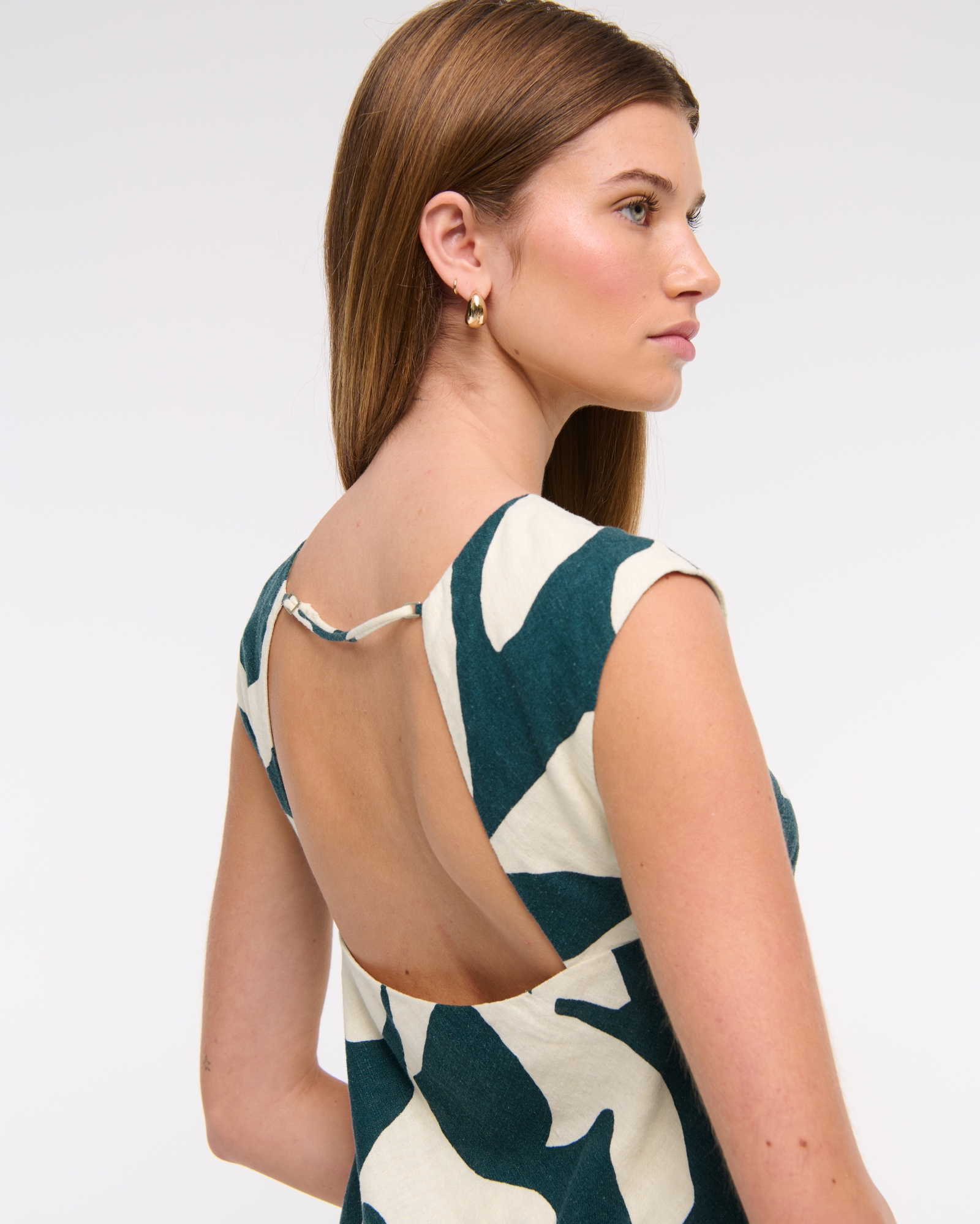 Linen-Blend Skimming Shell Top