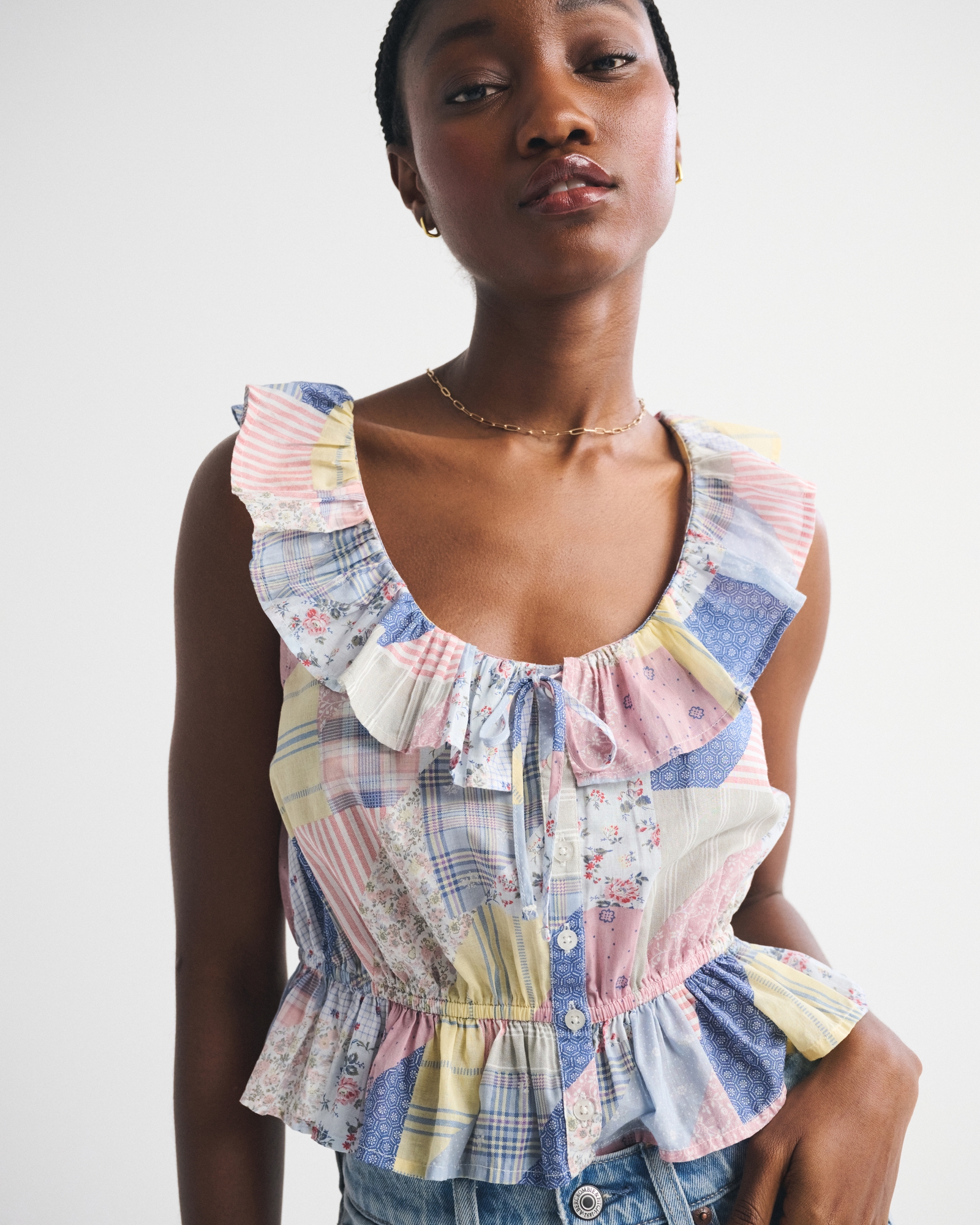 Ruffle Scoopneck Button-Through Tank