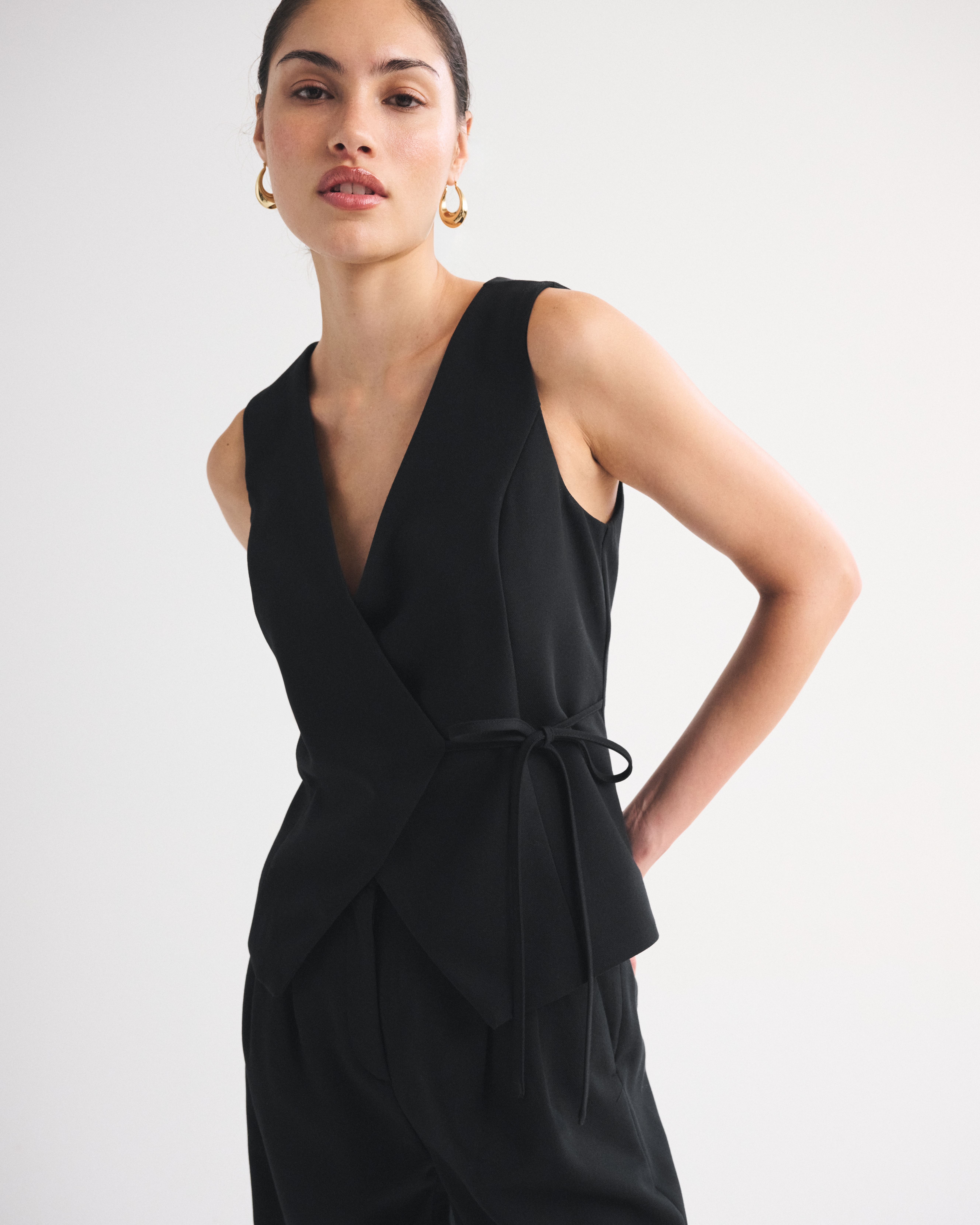 Женские жилеты Abercrombie & Fitch Wrap-Front Vest — фото 2