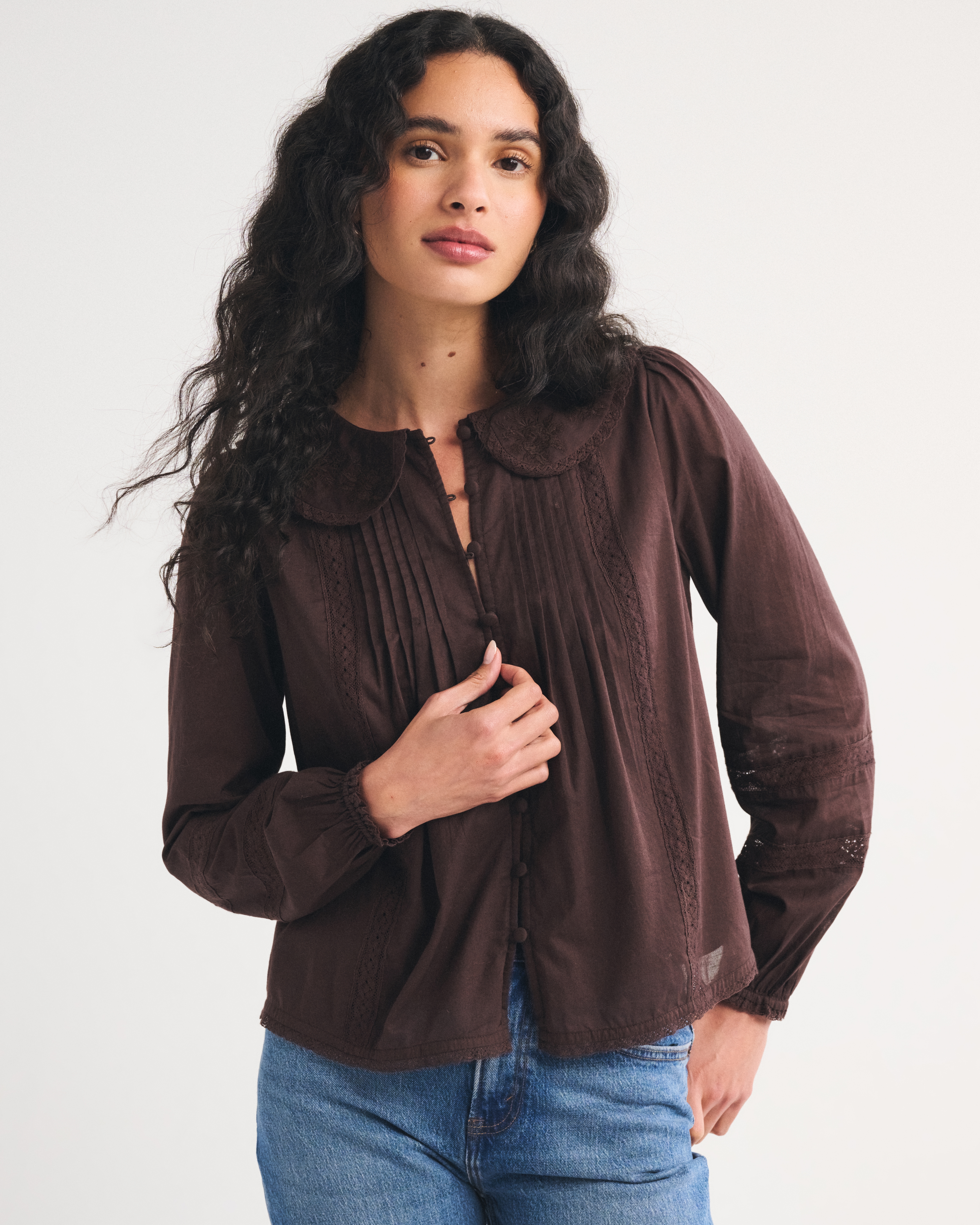 Женская блузка Abercrombie & Fitch 100% Cotton Long-Sleeve Lace-Trim Collared Blouse, цвет: Тёмный кофейный — фото 2