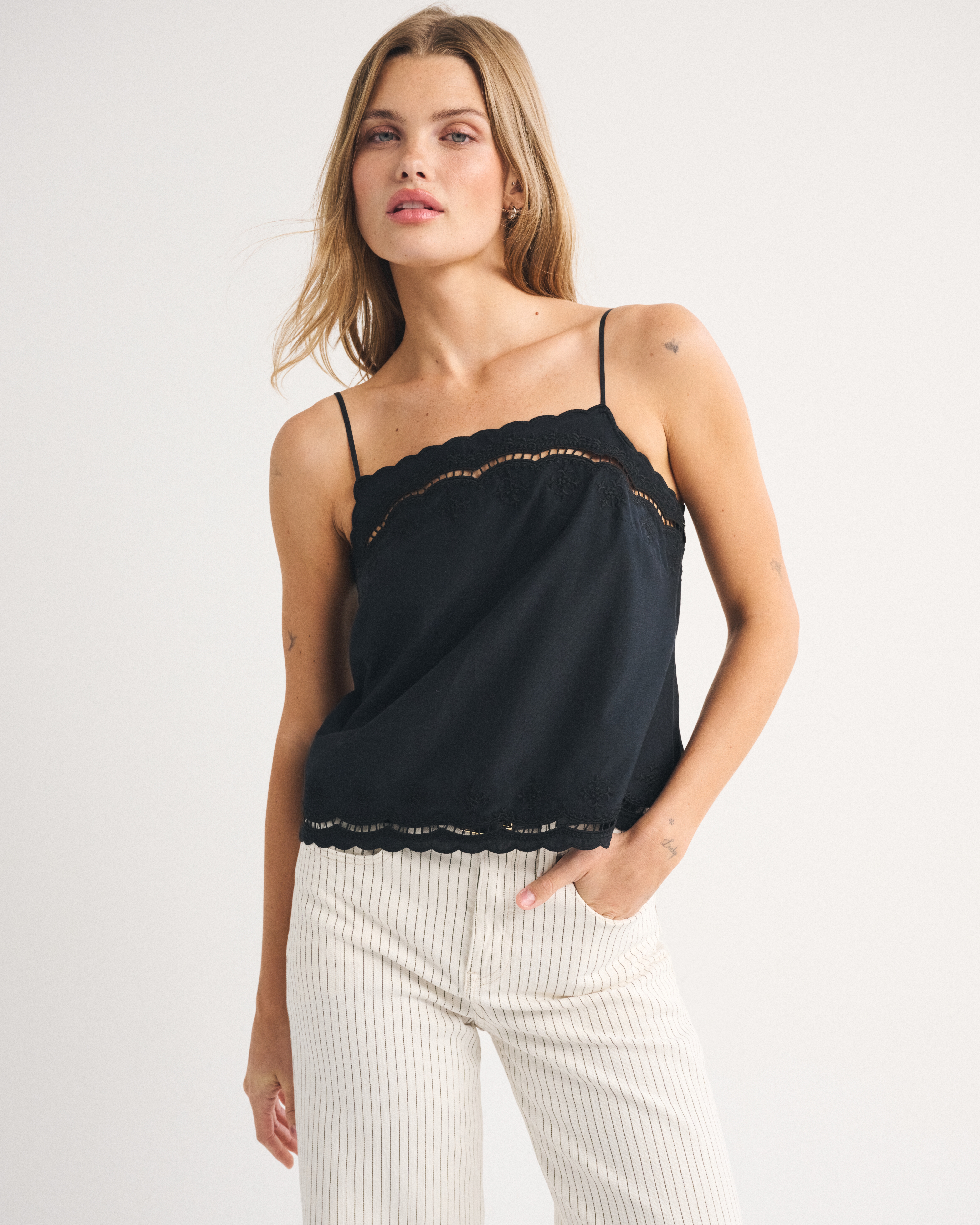 Женские топы Abercrombie & Fitch Cotton-Silk Blend Cutwork Cami — фото 2