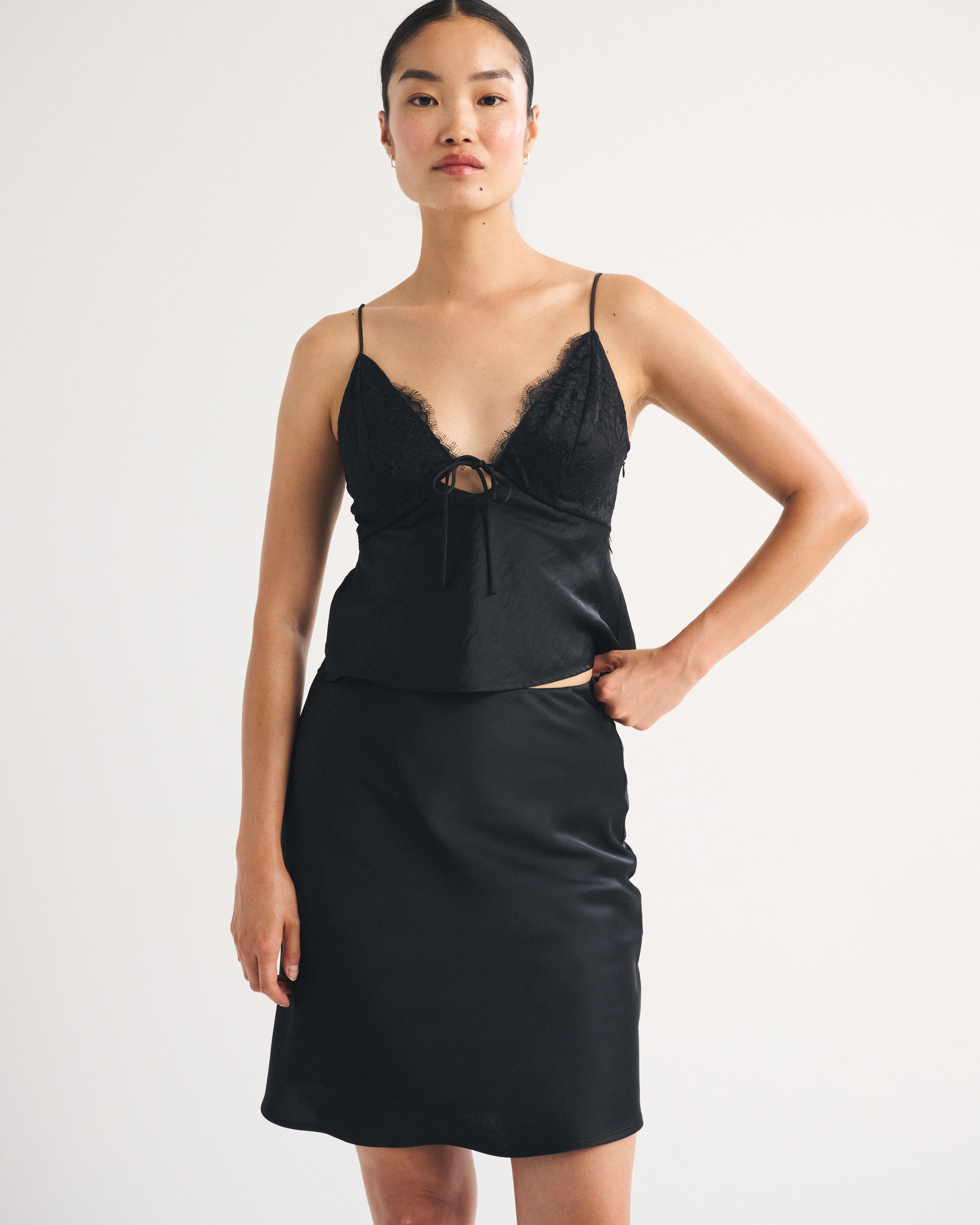Женские юбки Abercrombie & Fitch High Rise Satin Midi Skirt — фото 3