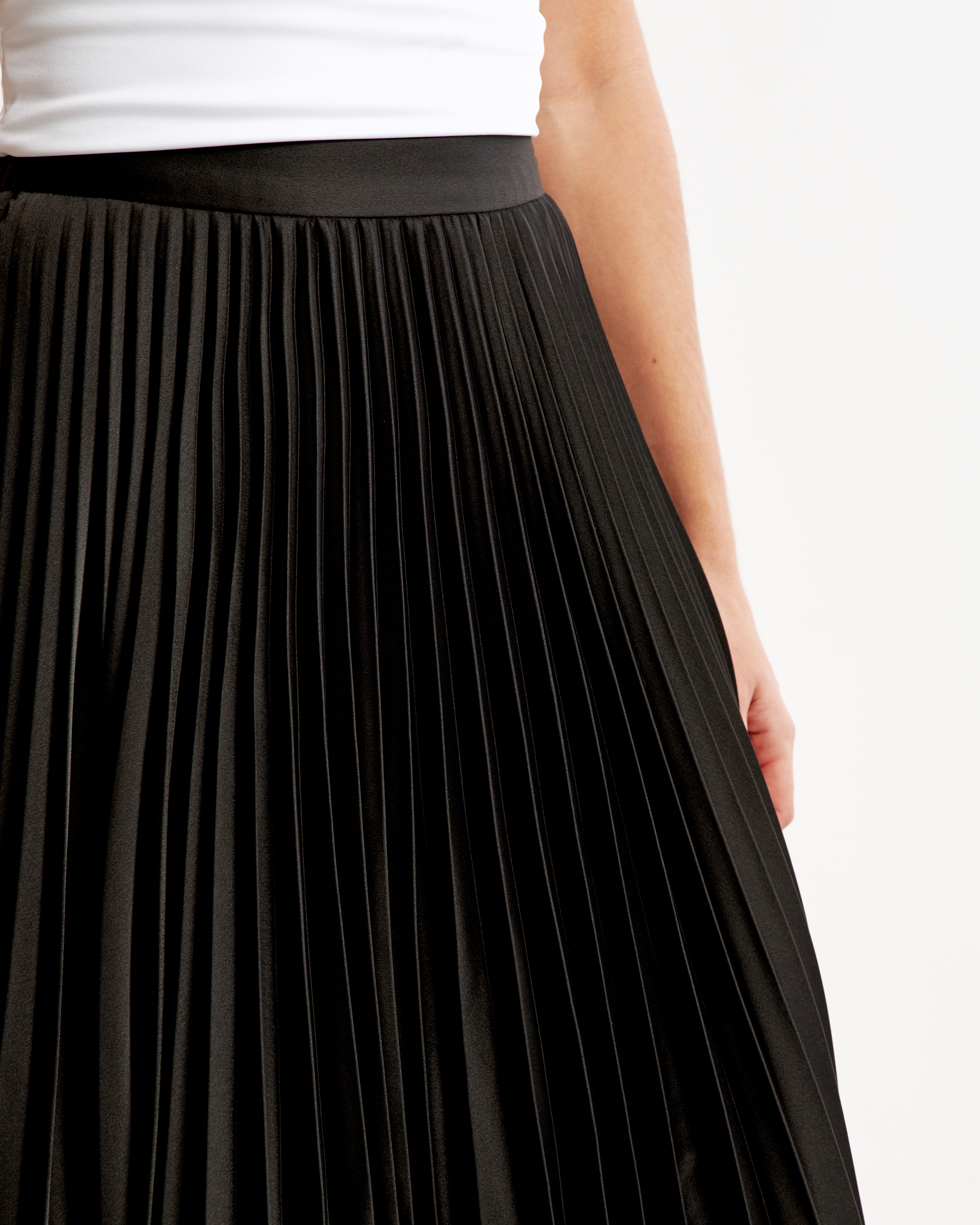 Black pleated midi shop skirt 7 little words