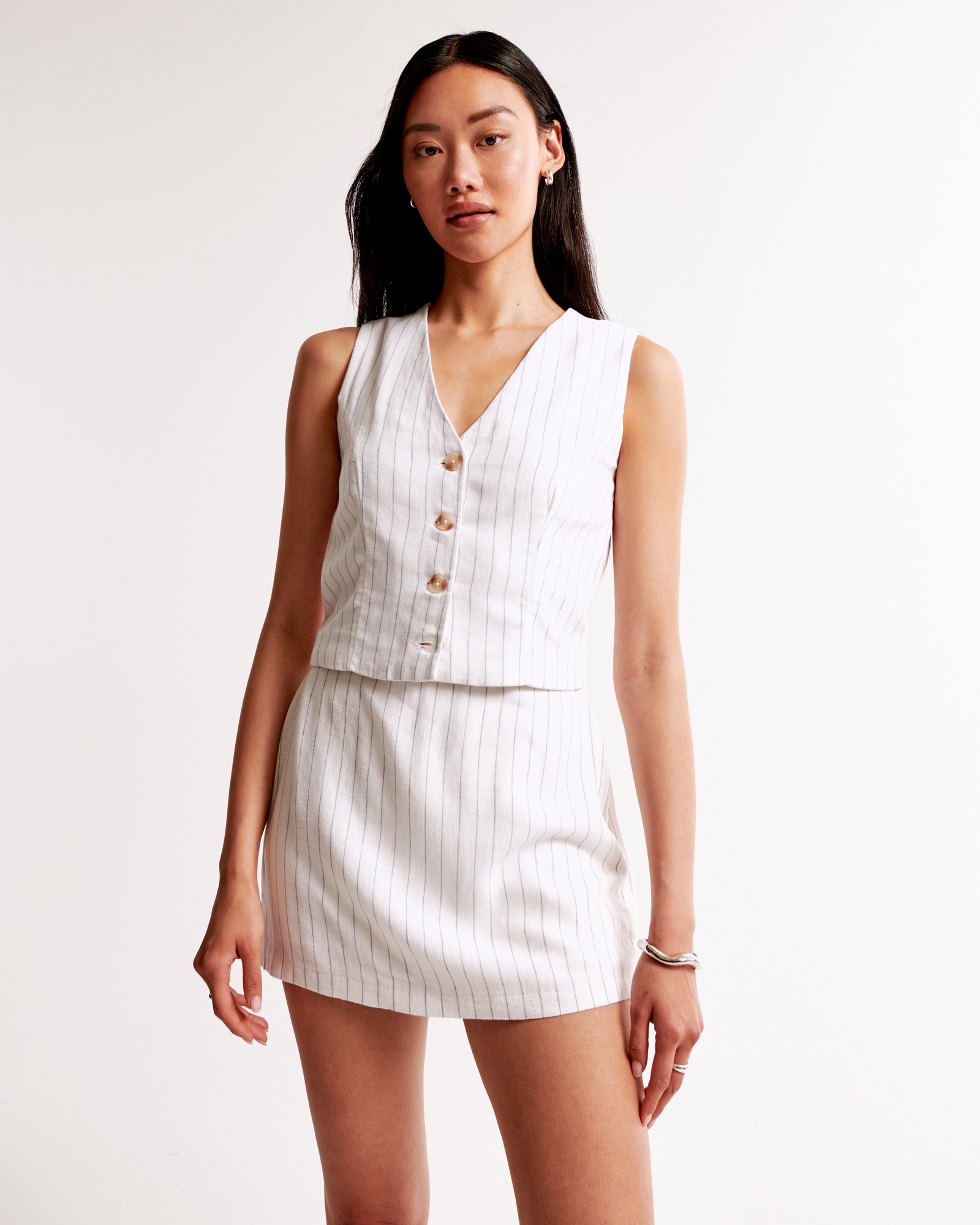 The A&F Scarlett Linen-Blend Mini Skort