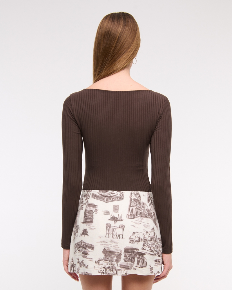 The A&F Scarlett Mid Rise Linen-Blend Mini Skort
