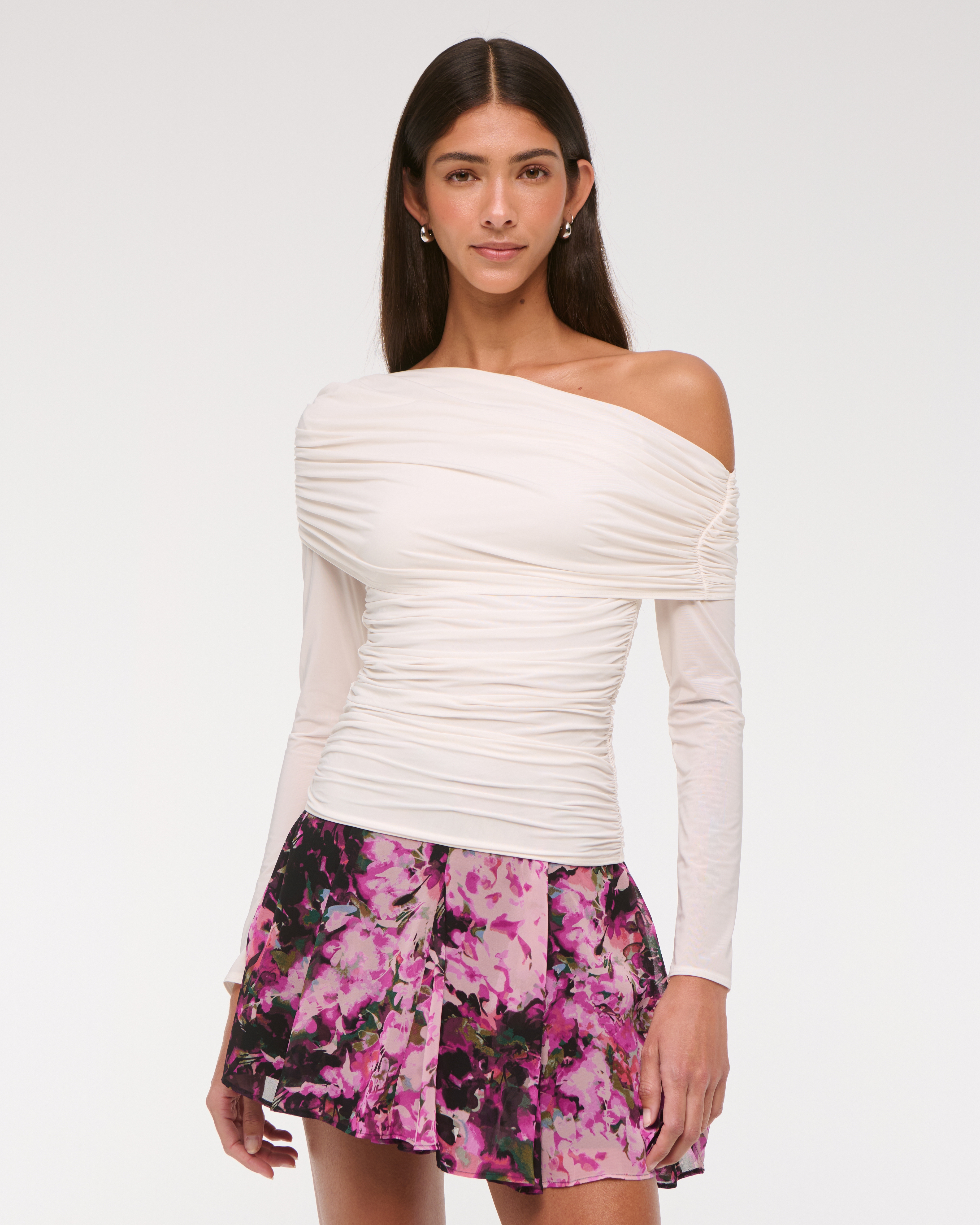 Женские юбки Abercrombie & Fitch High Rise Flowy Godet Mini Skirt — фото 2