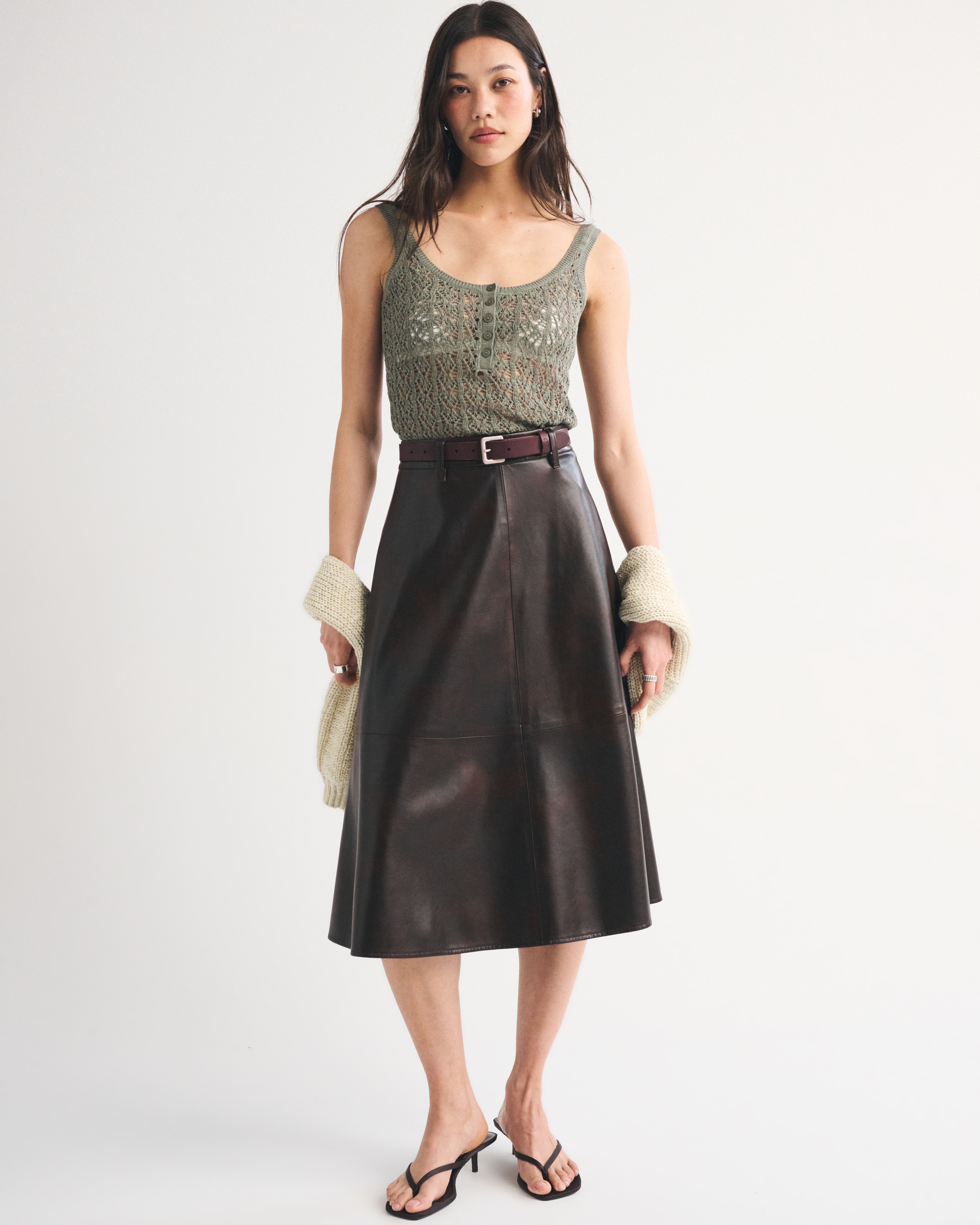 Женские юбки Abercrombie & Fitch High Rise Vegan Leather Midi Skirt — фото 3