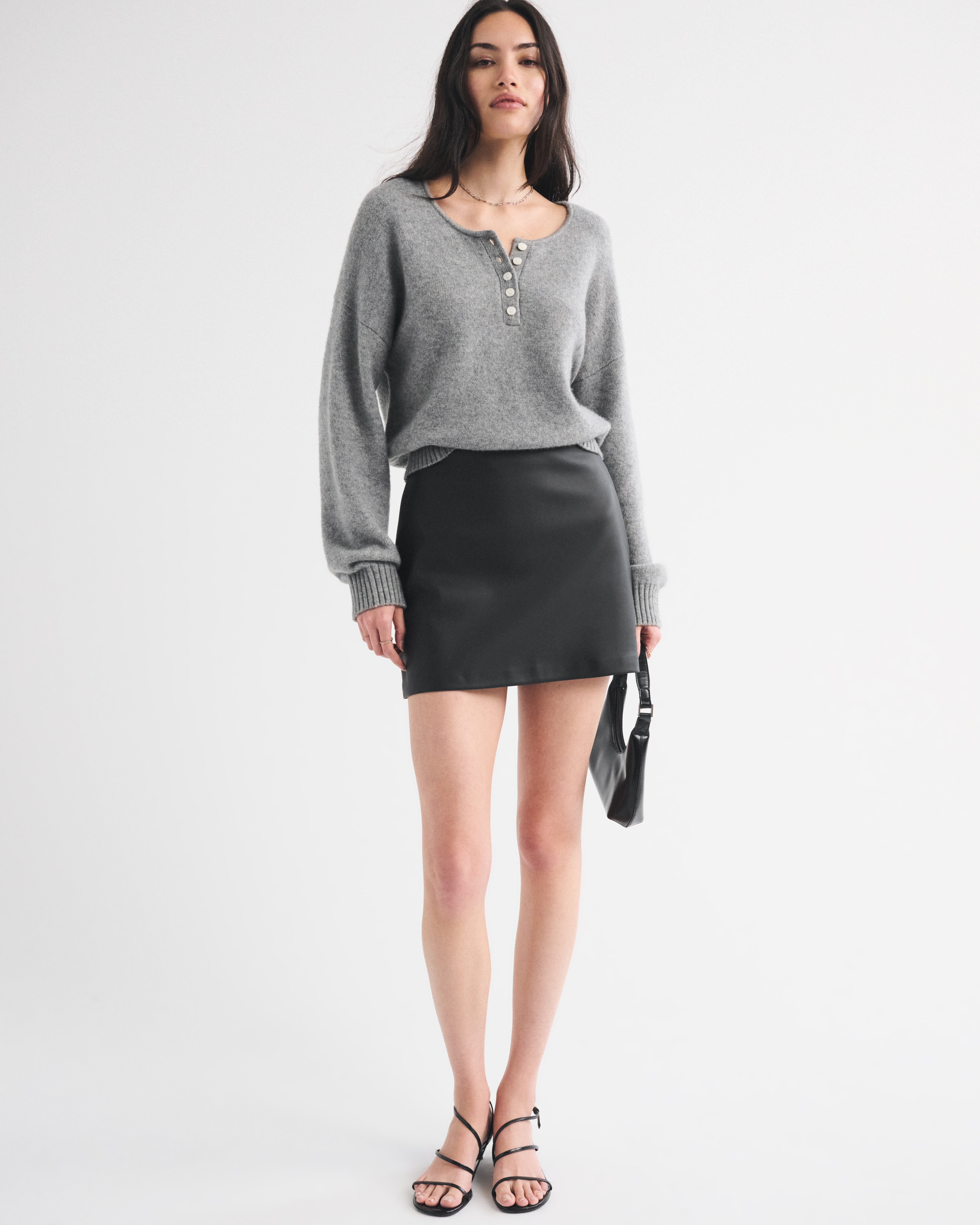 Женская юбка-шорты Abercrombie & Fitch A&F Scarlett Vegan Leather Mini Skort, цвет: Чёрный — фото 3