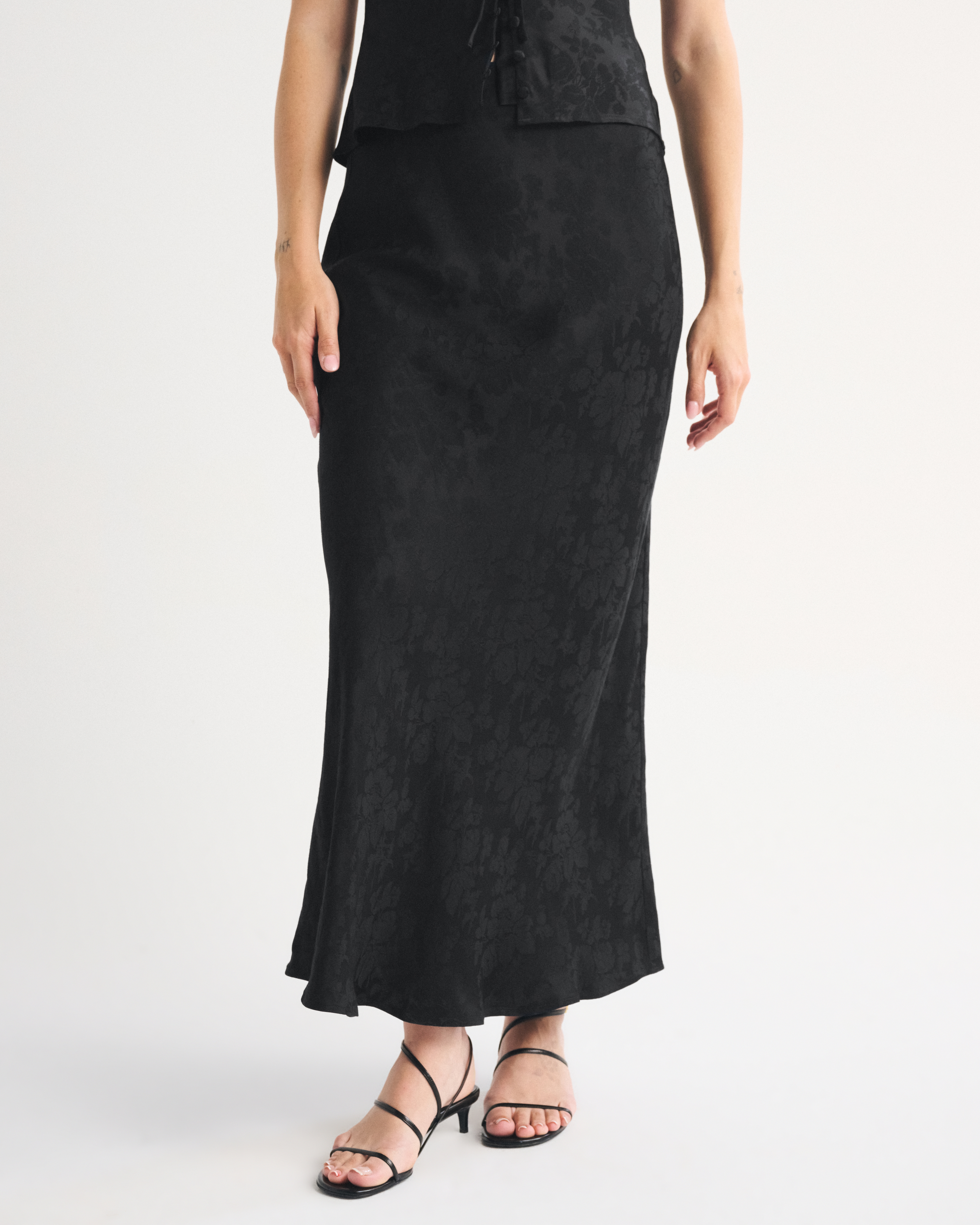 Женские юбки Abercrombie & Fitch Satin Jacquard Pull-On Maxi Skirt — фото 3