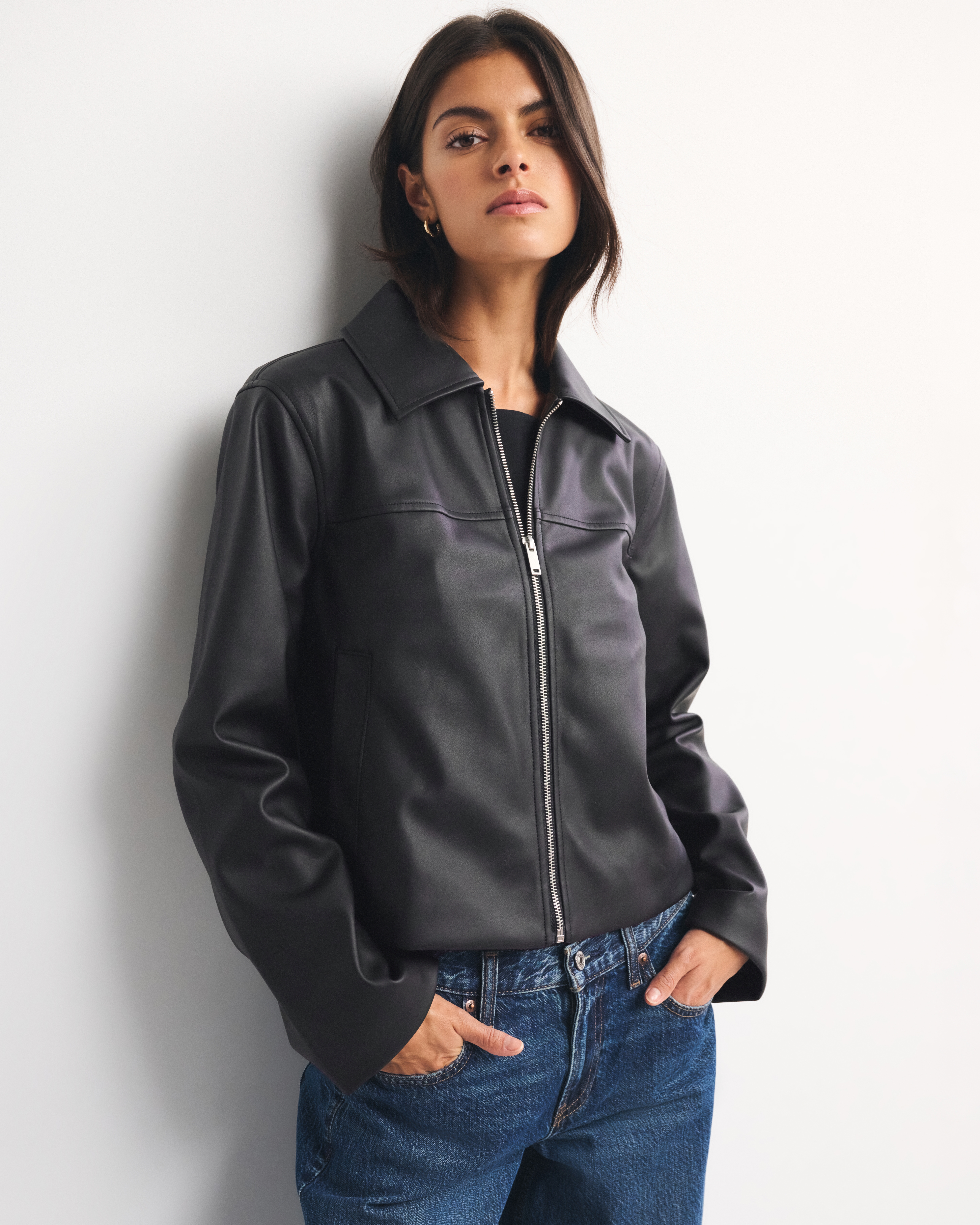 Женская куртка Abercrombie & Fitch Relaxed Vegan Suede Zip, цвет: Чёрный — фото 2