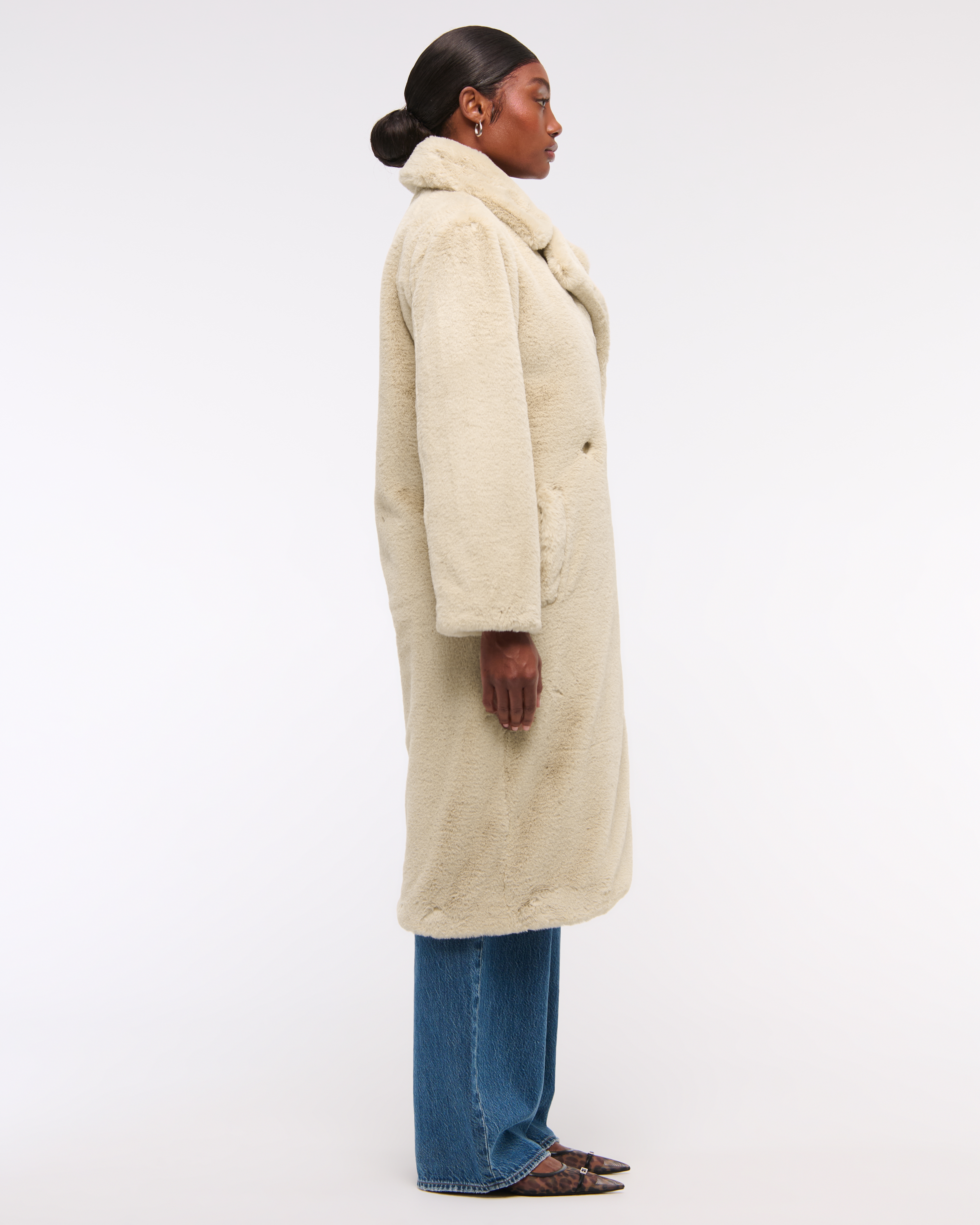 ムートン・ファーコート BLANCHA DOUBLE-BREASTED COAT IN MERINO ASTRAKHAN Women's Double-Breasted Faux Fur Coat | Women's Clearance