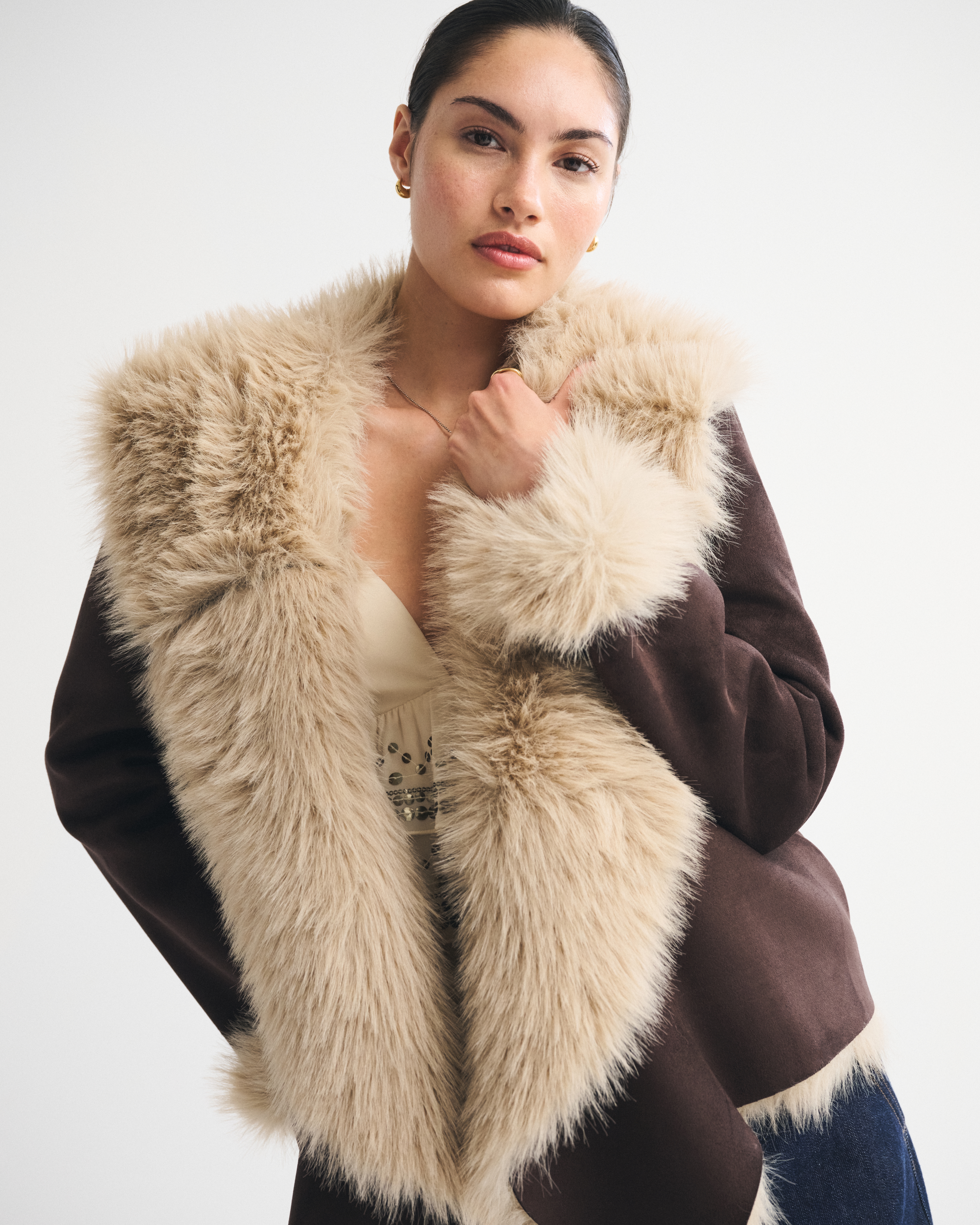 Женские куртки Abercrombie & Fitch Vegan Suede Shearling Coat — фото 3