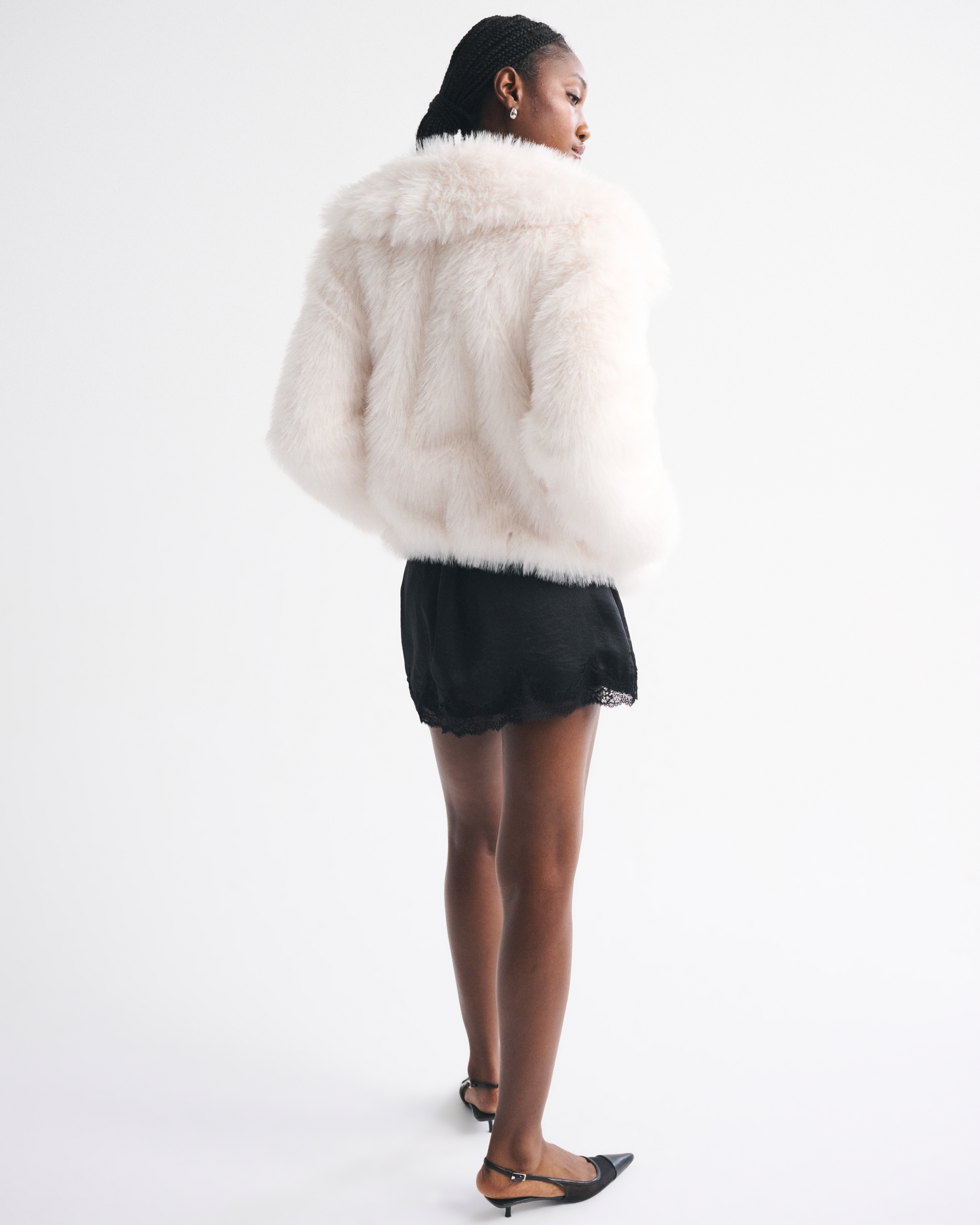 Abercrombie & Fitch Short Faux Fur Coat In White