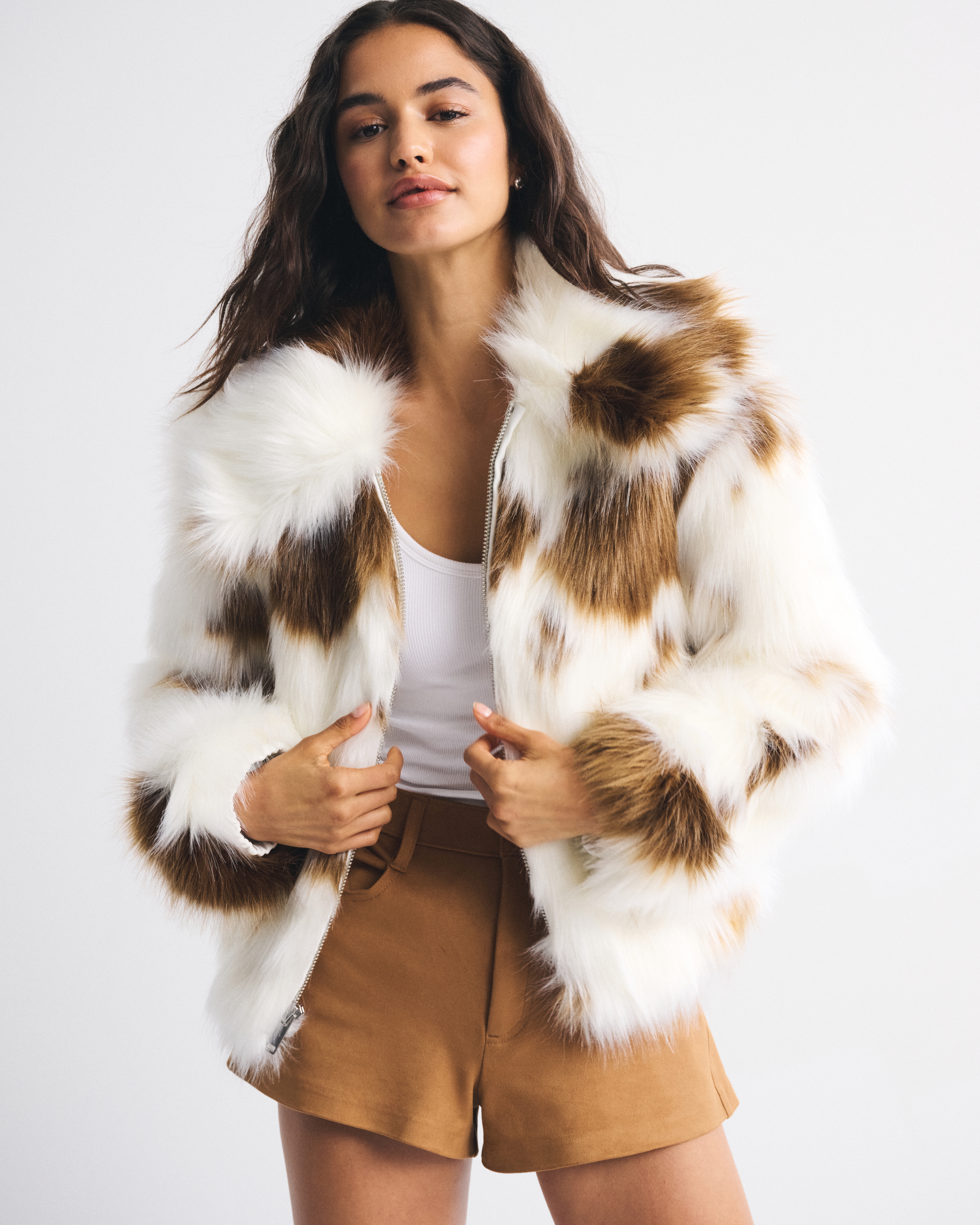 Женские куртки Abercrombie & Fitch Short Faux Fur Coat — фото 3
