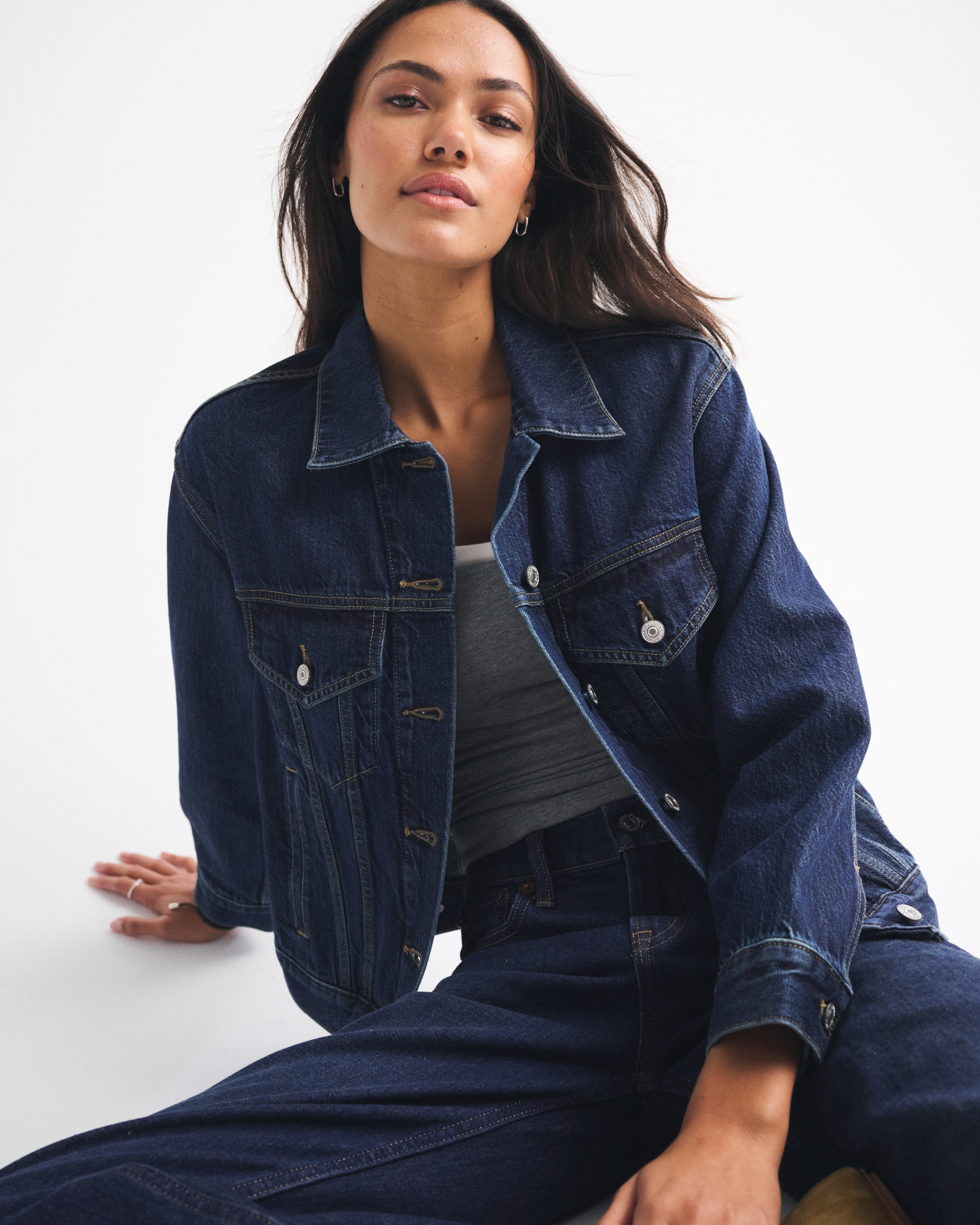 Женские куртки Abercrombie & Fitch Easy Denim Trucker Jacket — фото 2