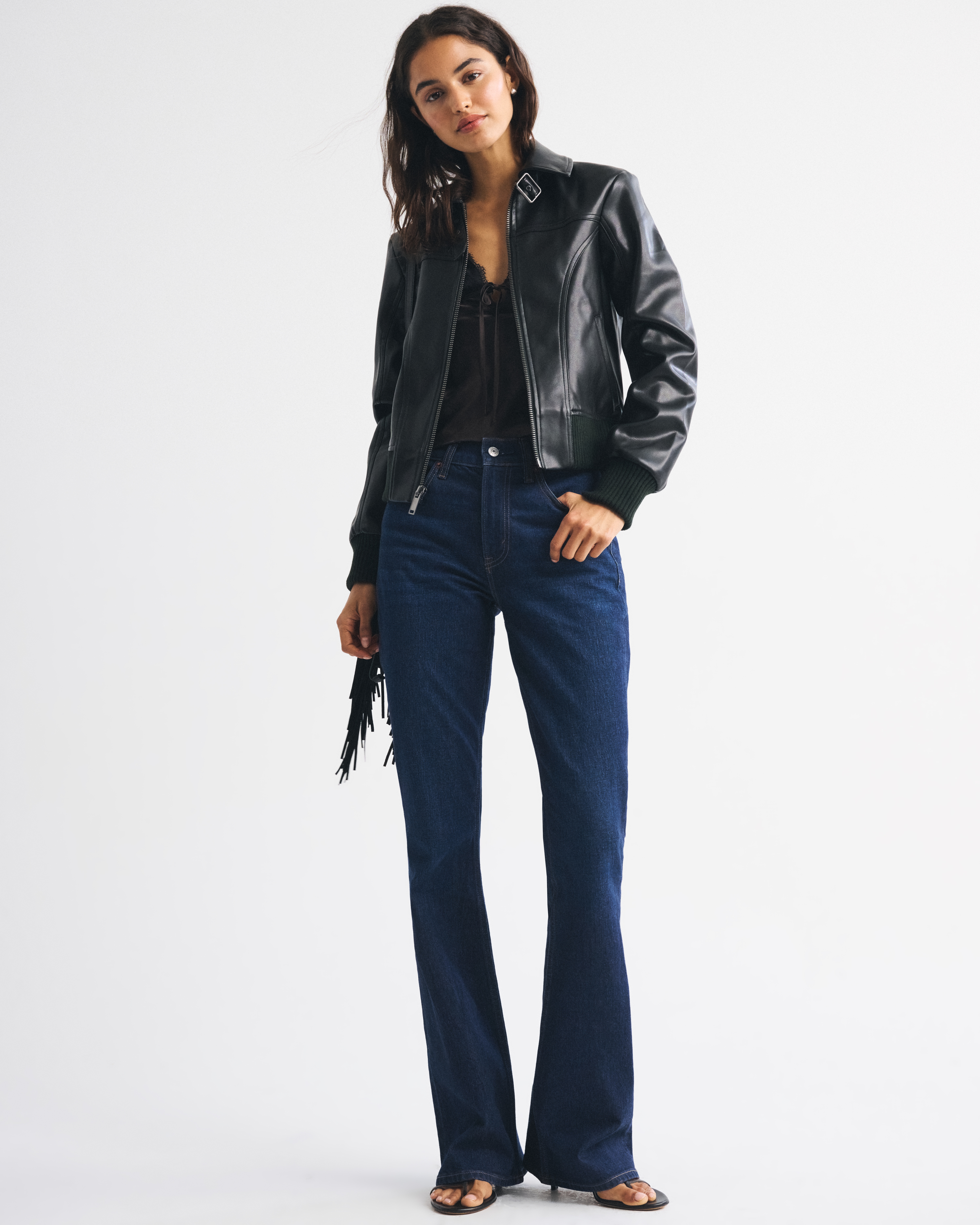 Женские куртки Abercrombie & Fitch Vegan Leather Shrunken Bomber Jacket — фото 3
