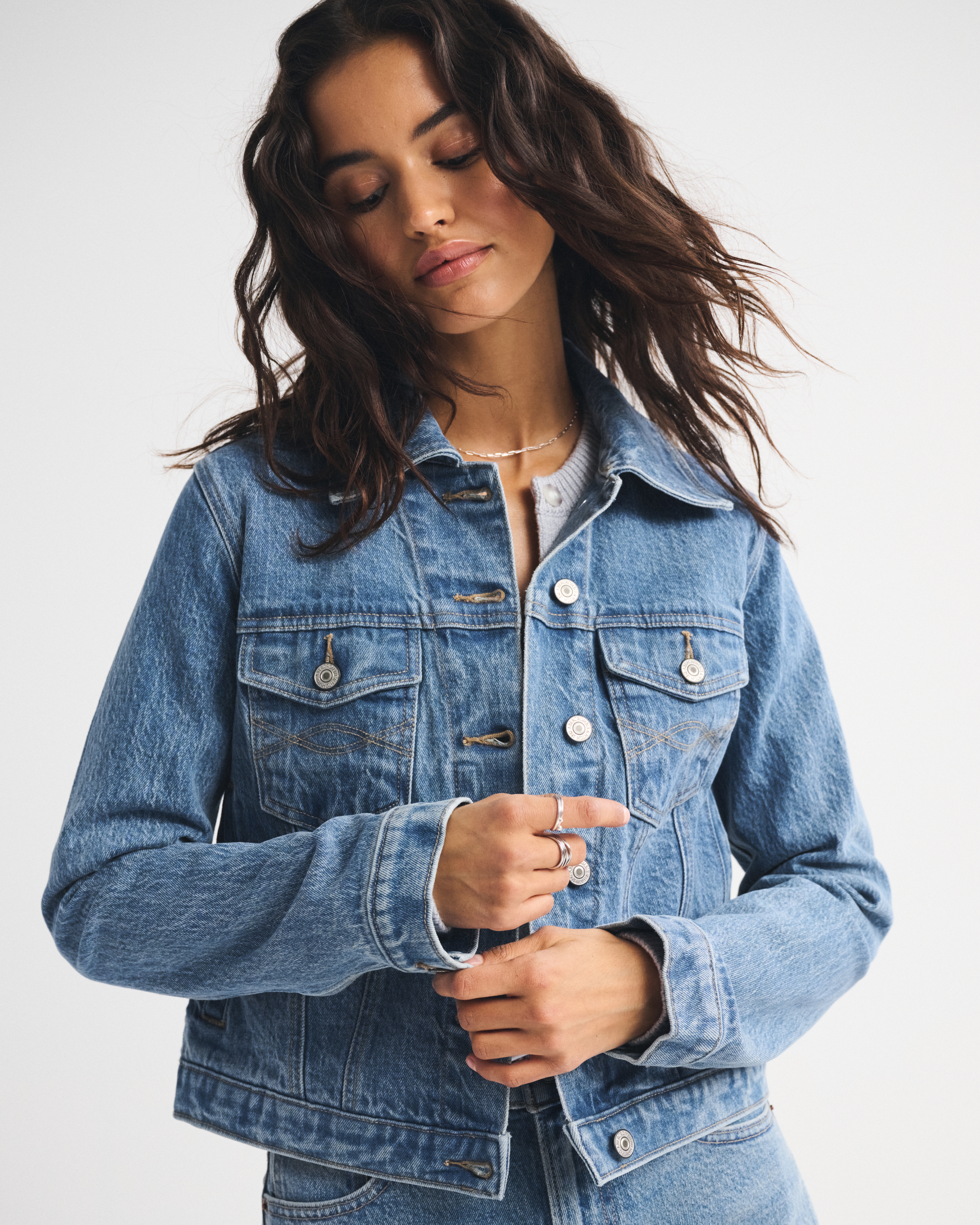 Женские куртки Abercrombie & Fitch Slim Denim Trucker Jacket — фото 2