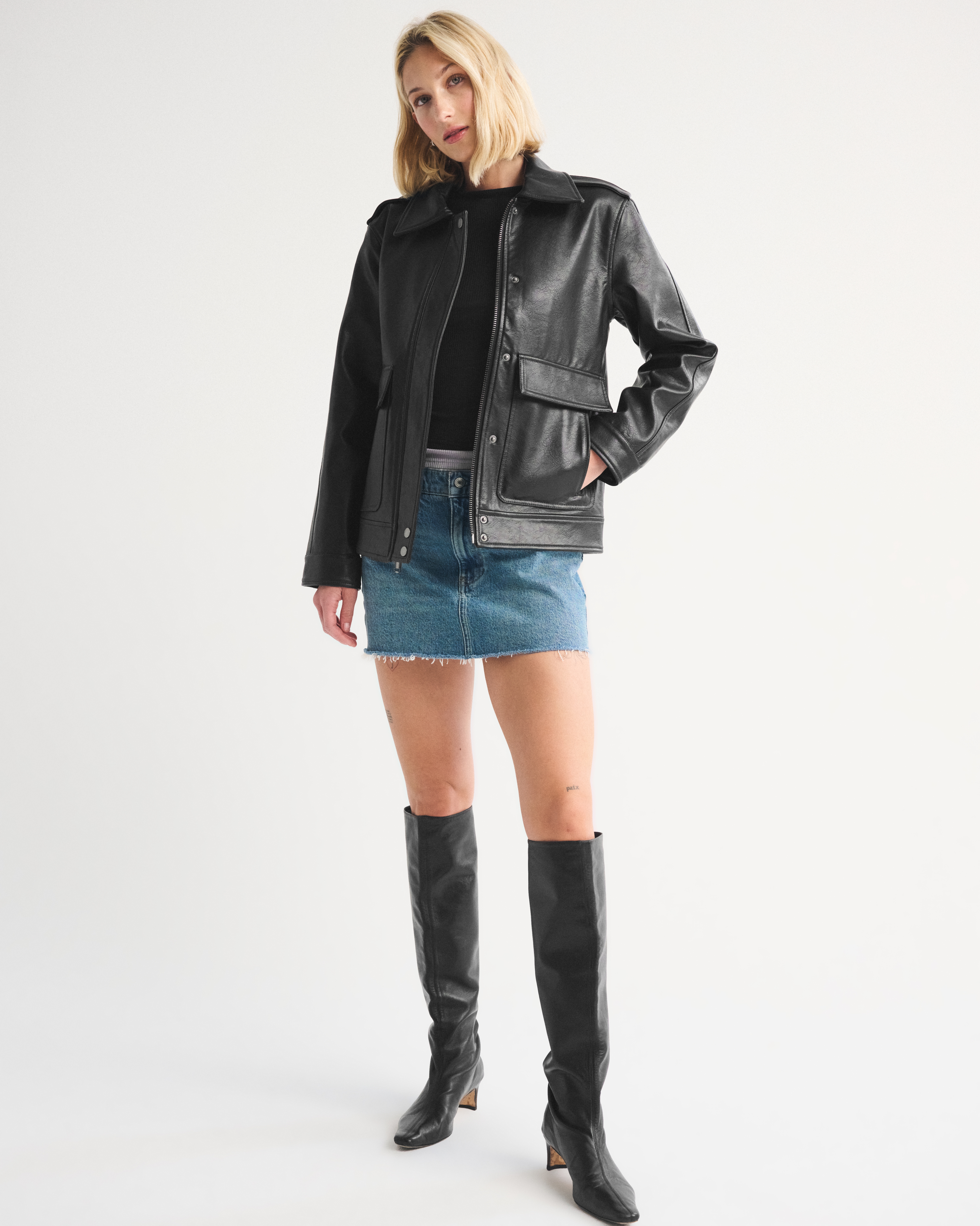 Женская куртка Abercrombie & Fitch Straight Cut Vegan Leather, цвет: Чёрный — фото 3