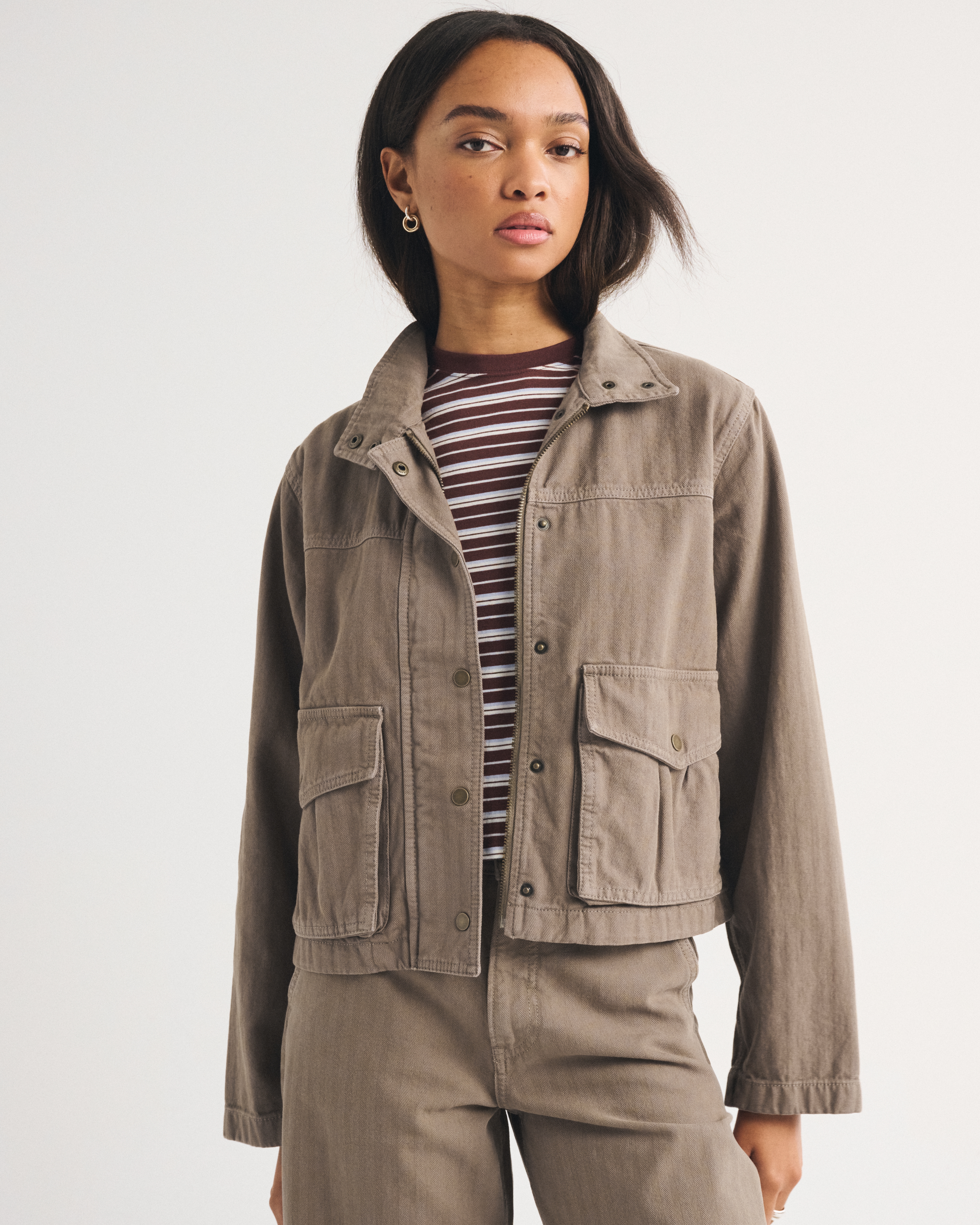 Женские куртки Abercrombie & Fitch Mock Neck Denim Barn Jacket — фото 2