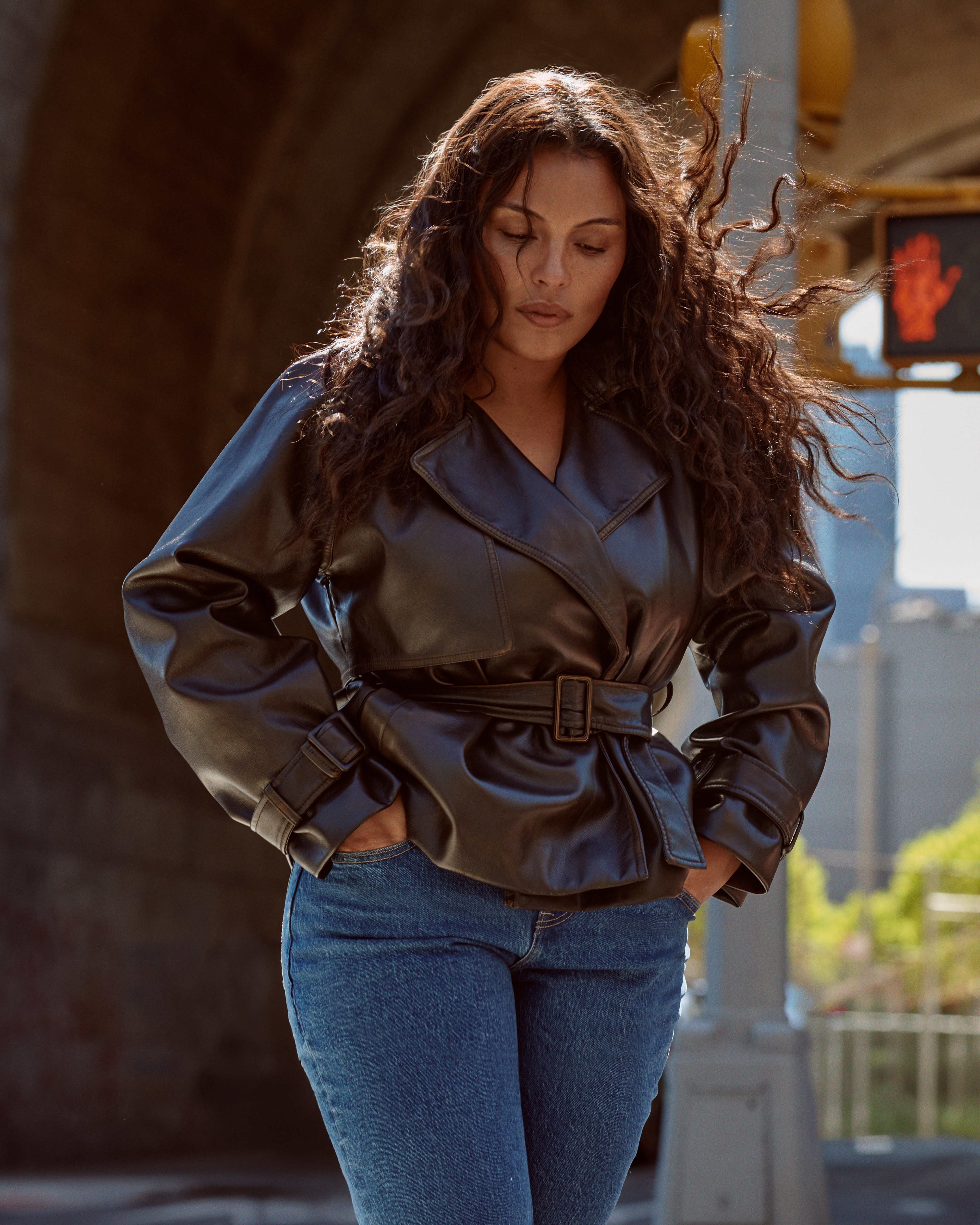 Женские куртки Abercrombie & Fitch Vegan Leather Belted Short Trench Coat — фото 2