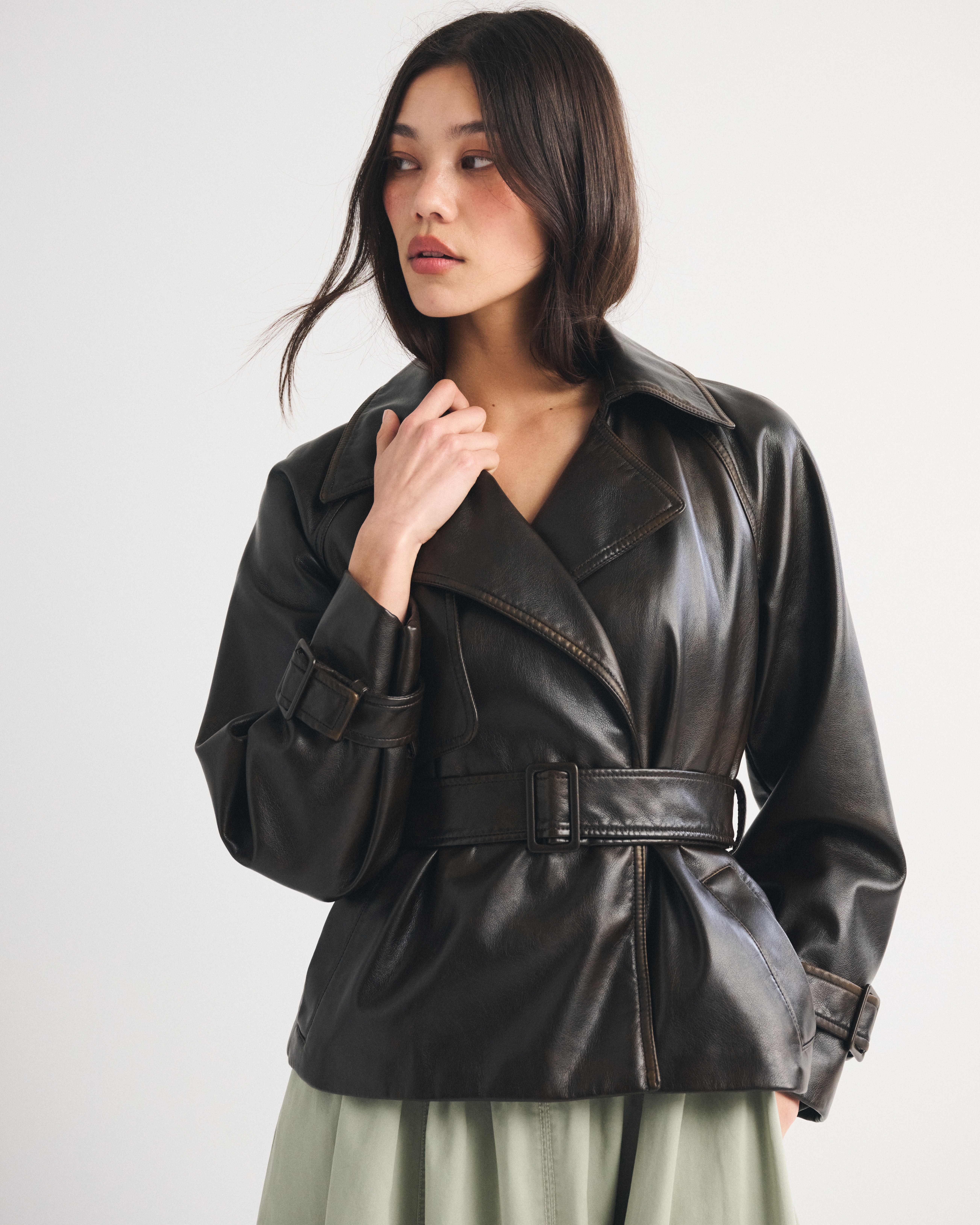 Женские куртки Abercrombie & Fitch Vegan Leather Belted Short Trench Coat — фото 3