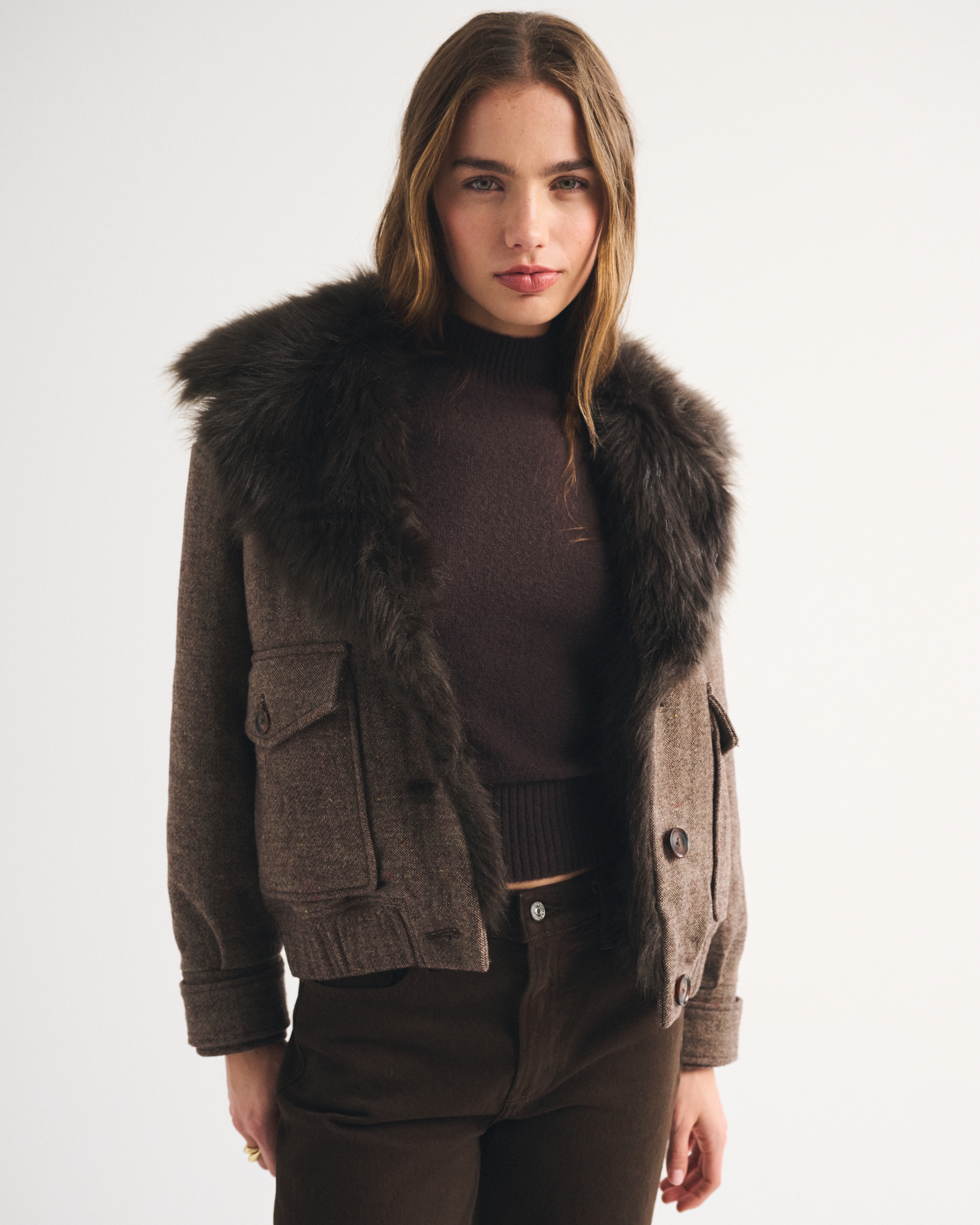 Женские куртки Abercrombie & Fitch Faux Fur Collar Wool-Blend Bomber Jacket — фото 2