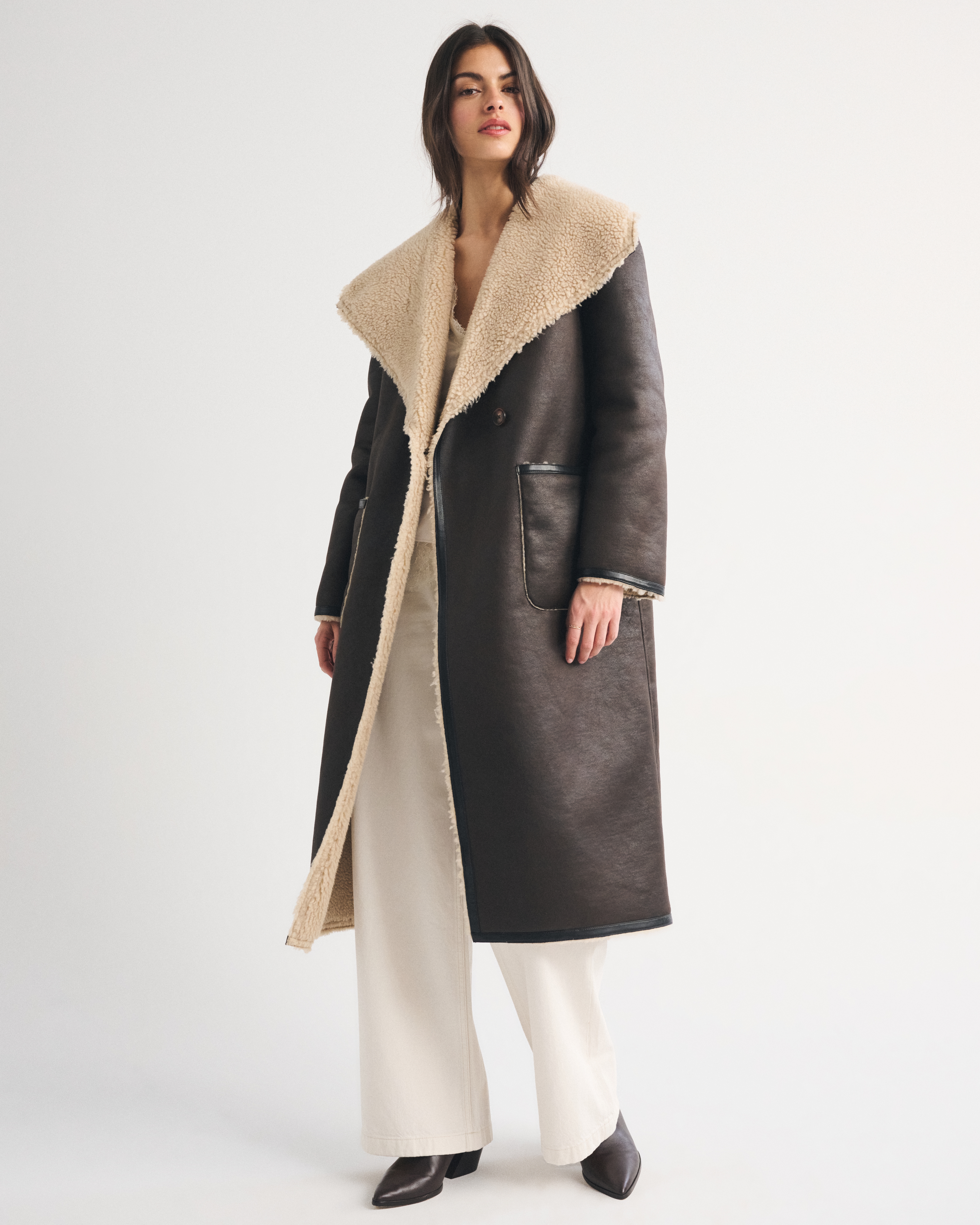 Женские куртки Abercrombie & Fitch Reversible Vegan Shearling Long Coat — фото 2