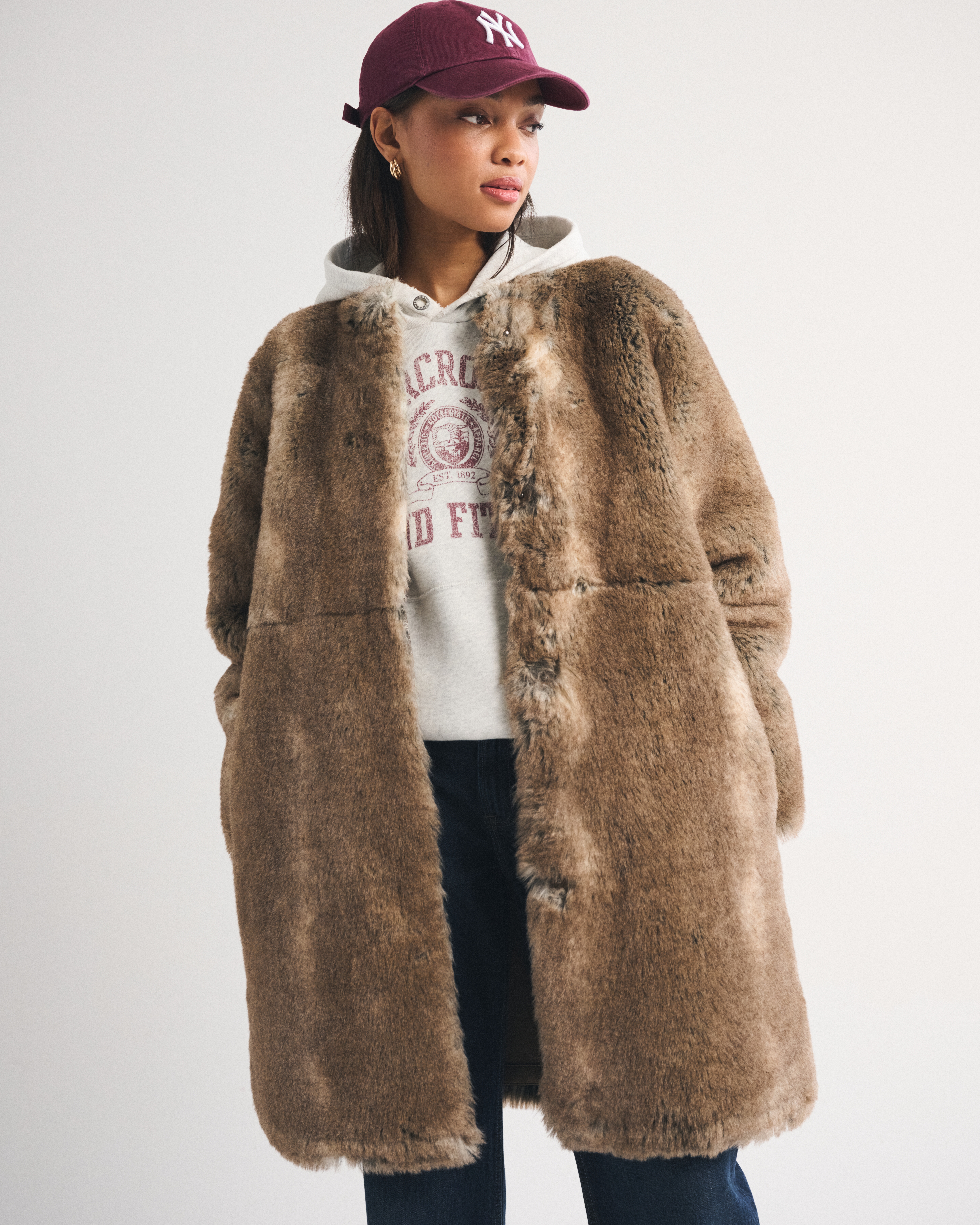 Женские куртки Abercrombie & Fitch Collarless Mid-Length Faux Fur Shearling Coat — фото 2