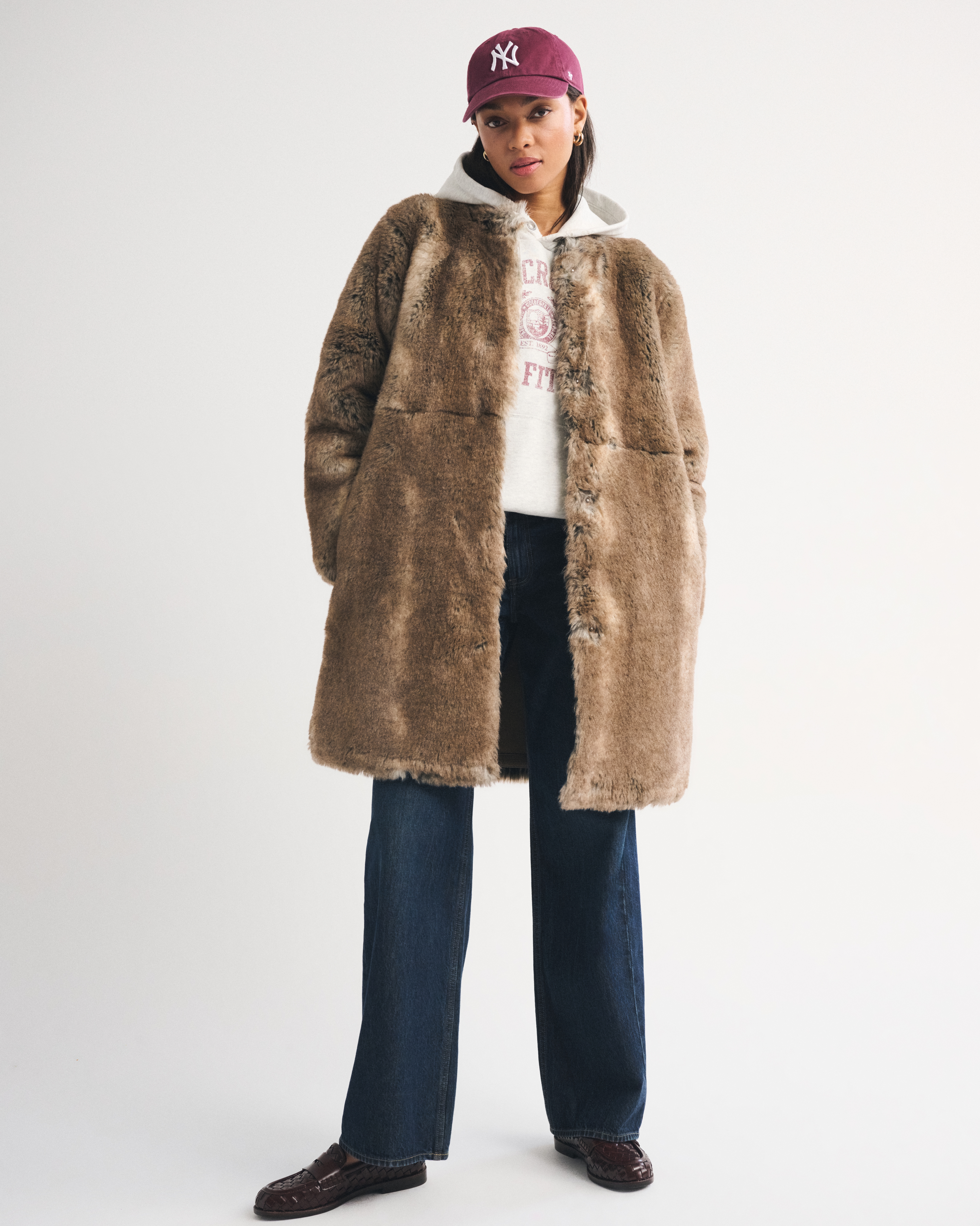 Женские куртки Abercrombie & Fitch Collarless Mid-Length Faux Fur Shearling Coat — фото 3