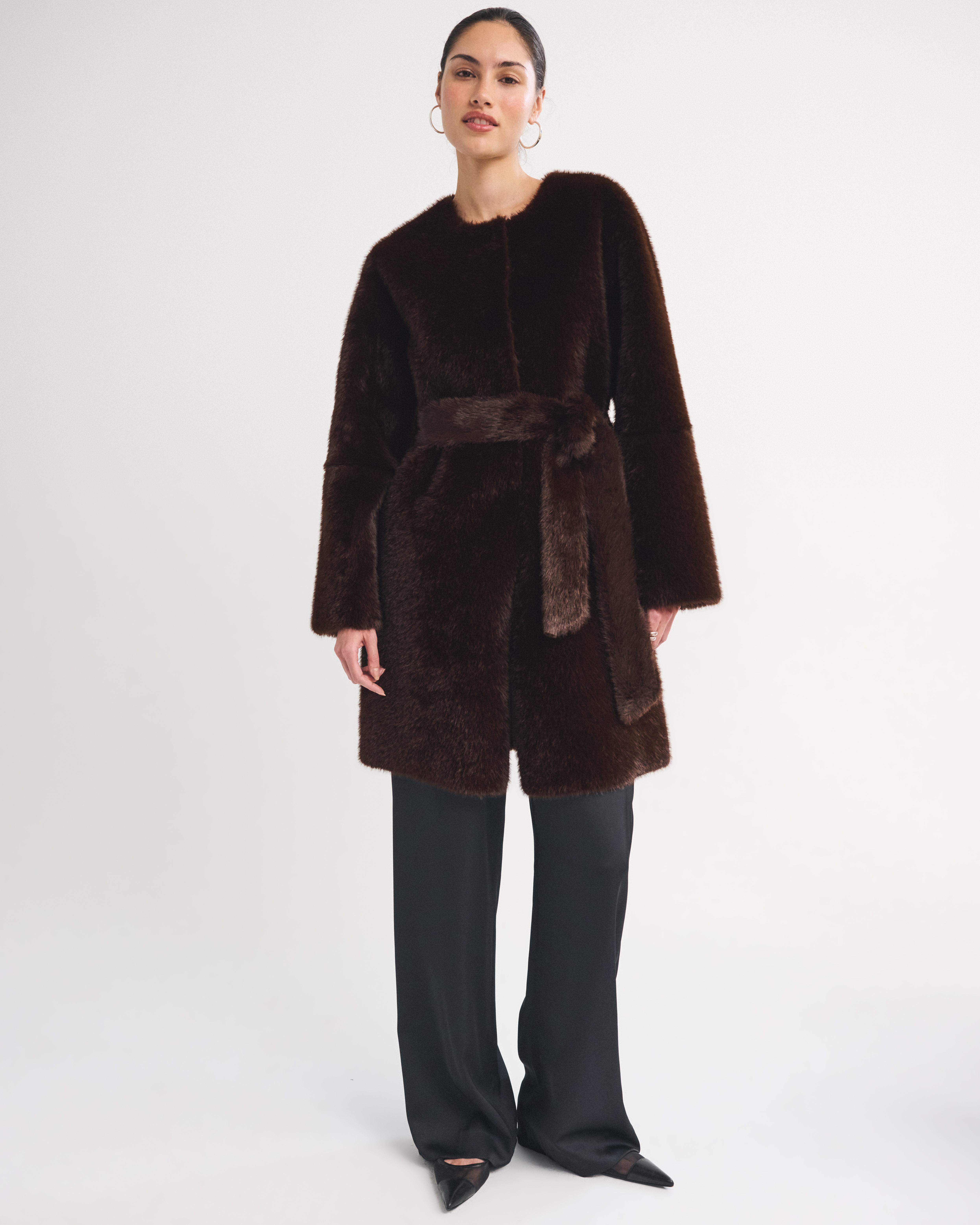 Женские куртки Abercrombie & Fitch Reversible Collarless Mid-Length Faux Fur Shearling Coat — фото 2