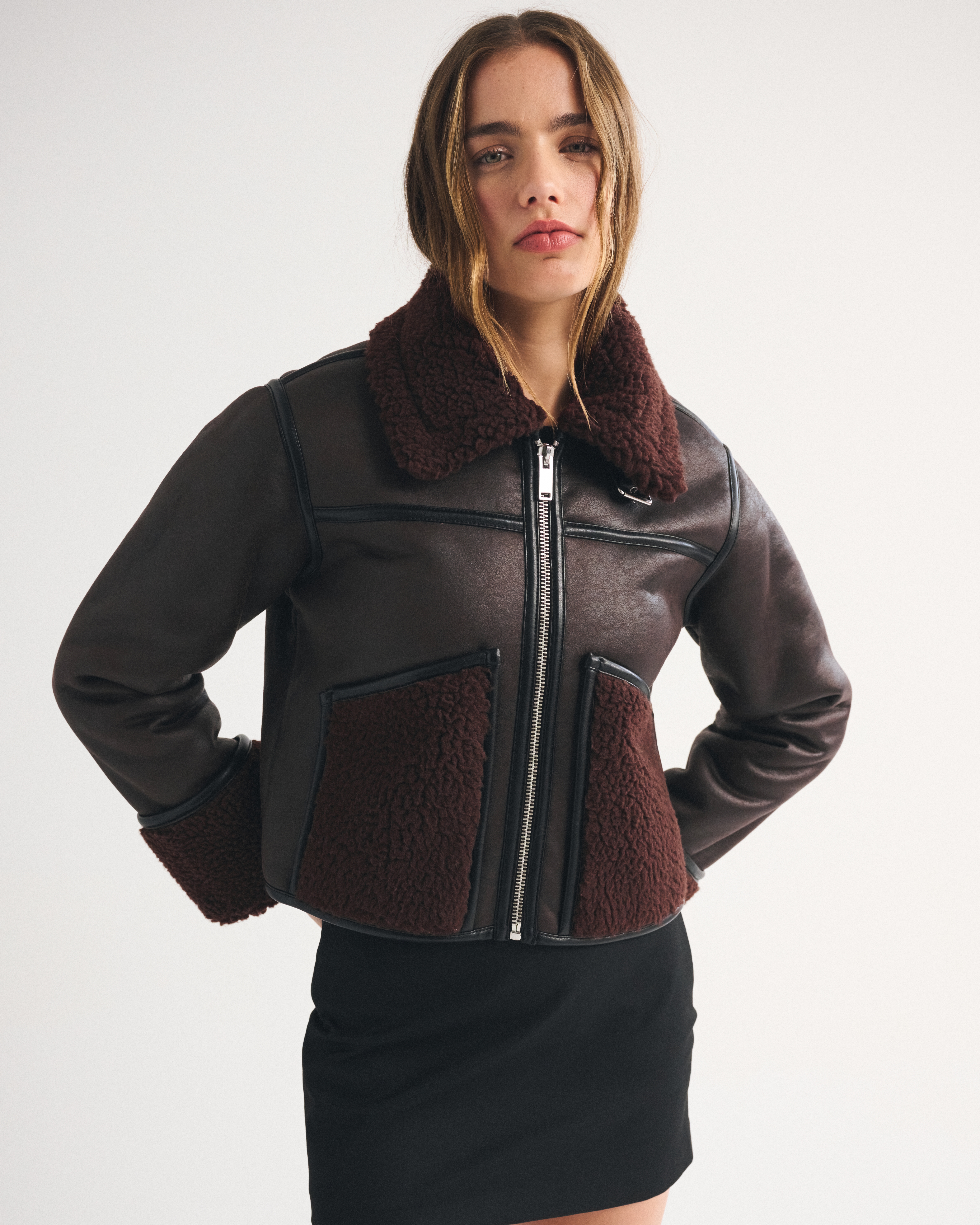 Женские куртки Abercrombie & Fitch Mockneck Shearling Short Coat — фото 2
