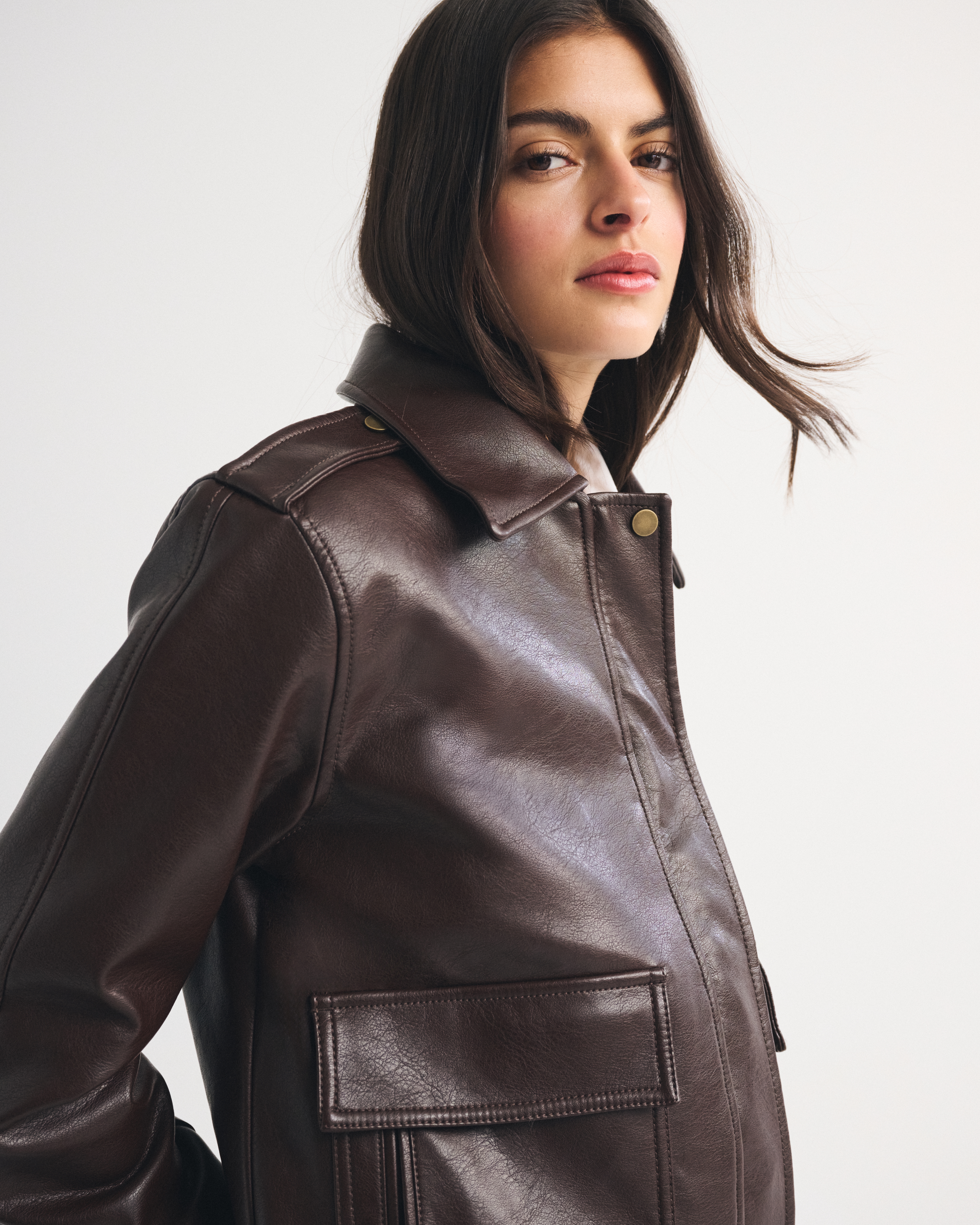 Женские куртки Abercrombie & Fitch Faux Fur Collar Vegan Leather Straight Cut Jacket — фото 3
