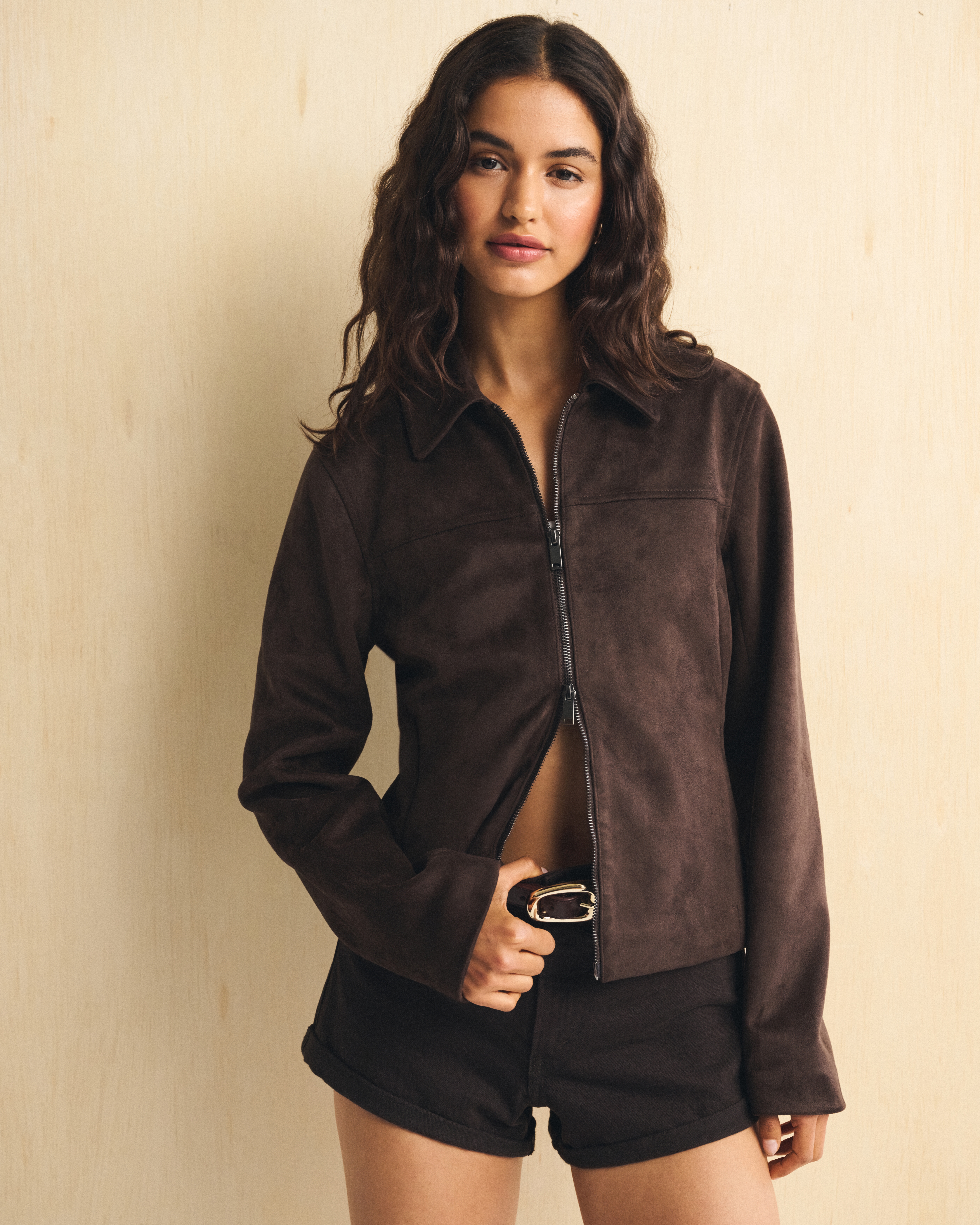 Женские куртки Abercrombie & Fitch Slim Zip Vegan Suede Jacket — фото 2