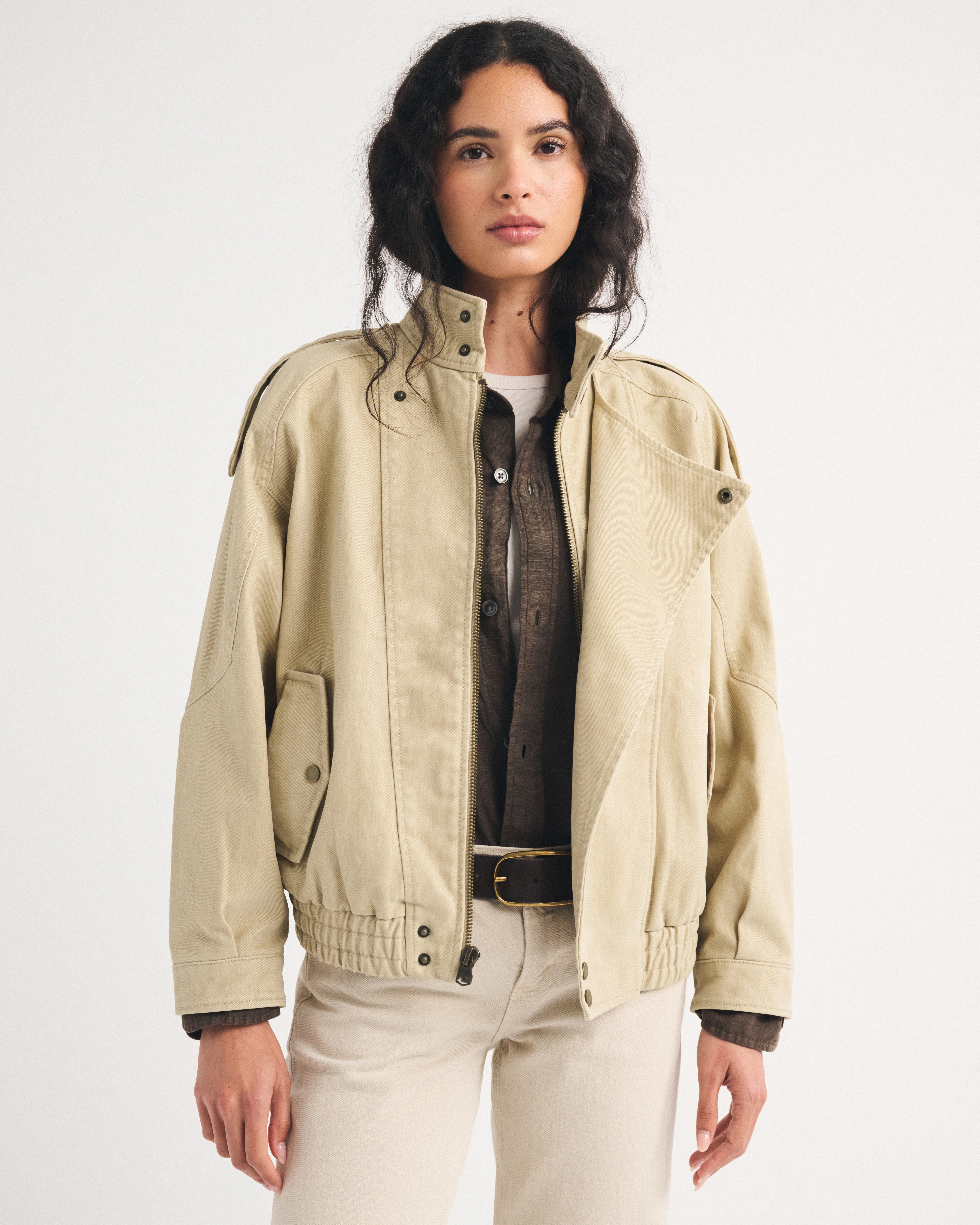 Женская куртка Abercrombie & Fitch A&F West Village Velvet Denim Bomber, цвет: Светлый коричневый — фото 2