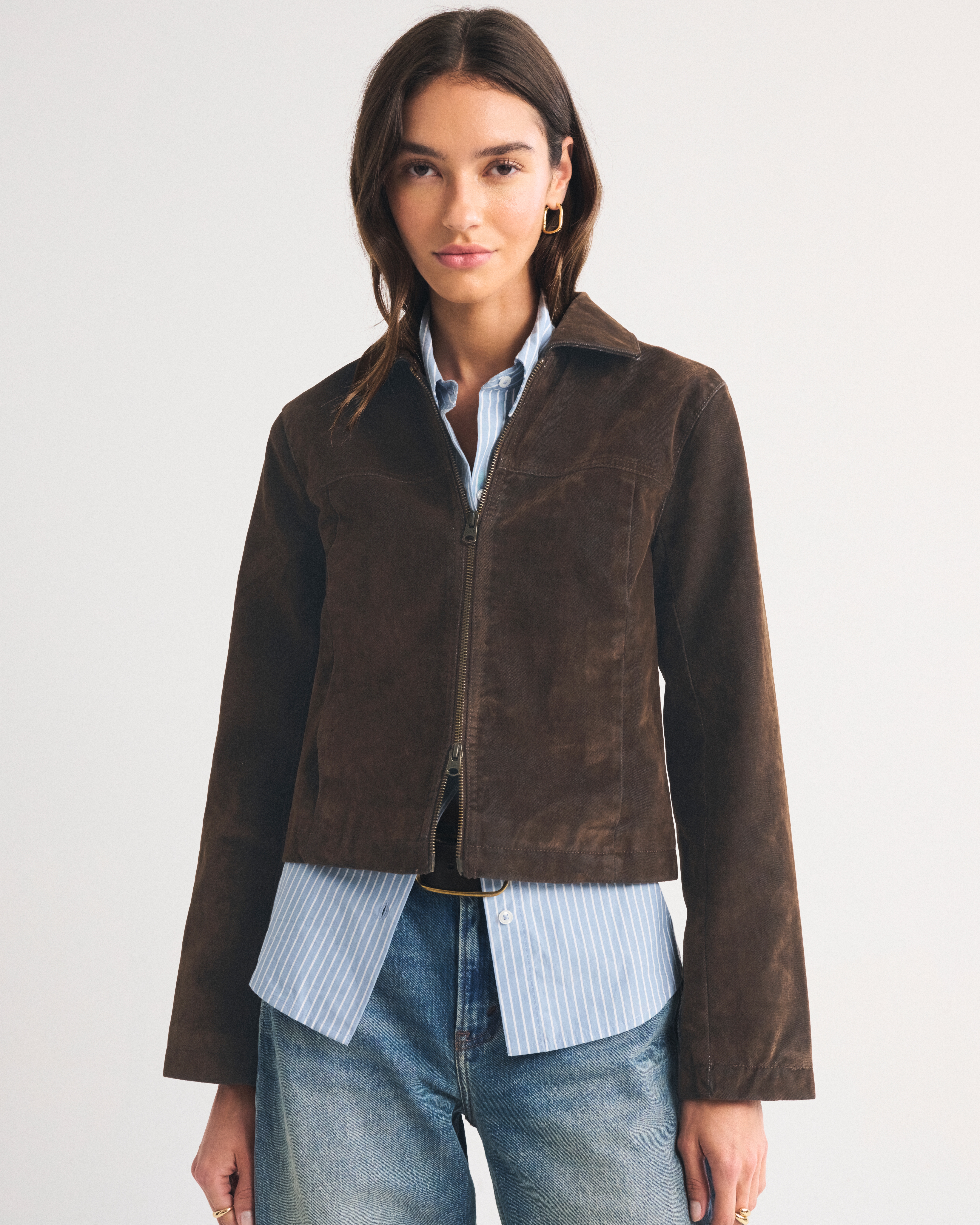 Женская куртка Abercrombie & Fitch Slim Zip Velvet Denim Jacket, цвет: Тёмный коричневый — фото 2