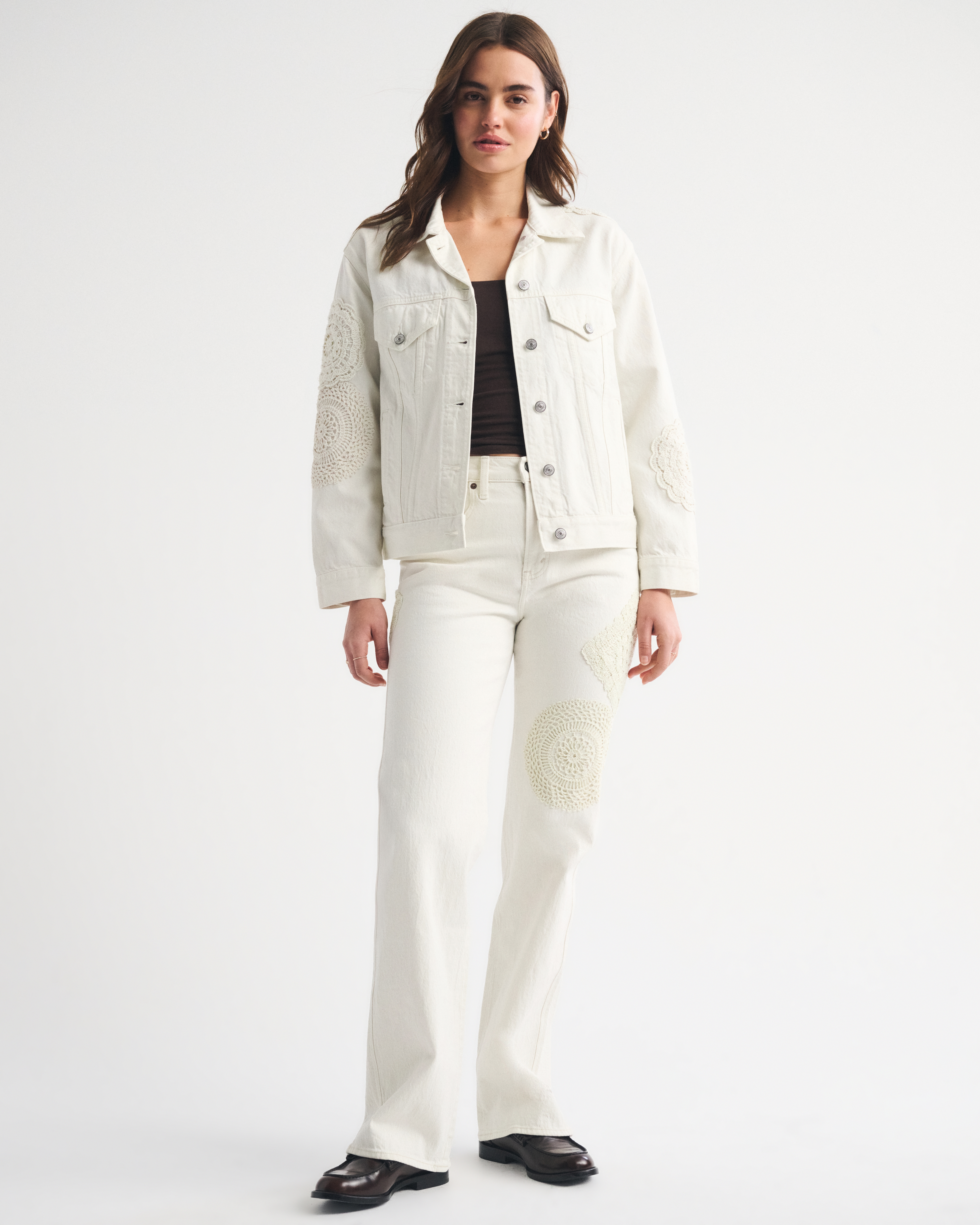 Женские куртки Abercrombie & Fitch Crochet-Style Easy Denim Trucker Jacket — фото 3