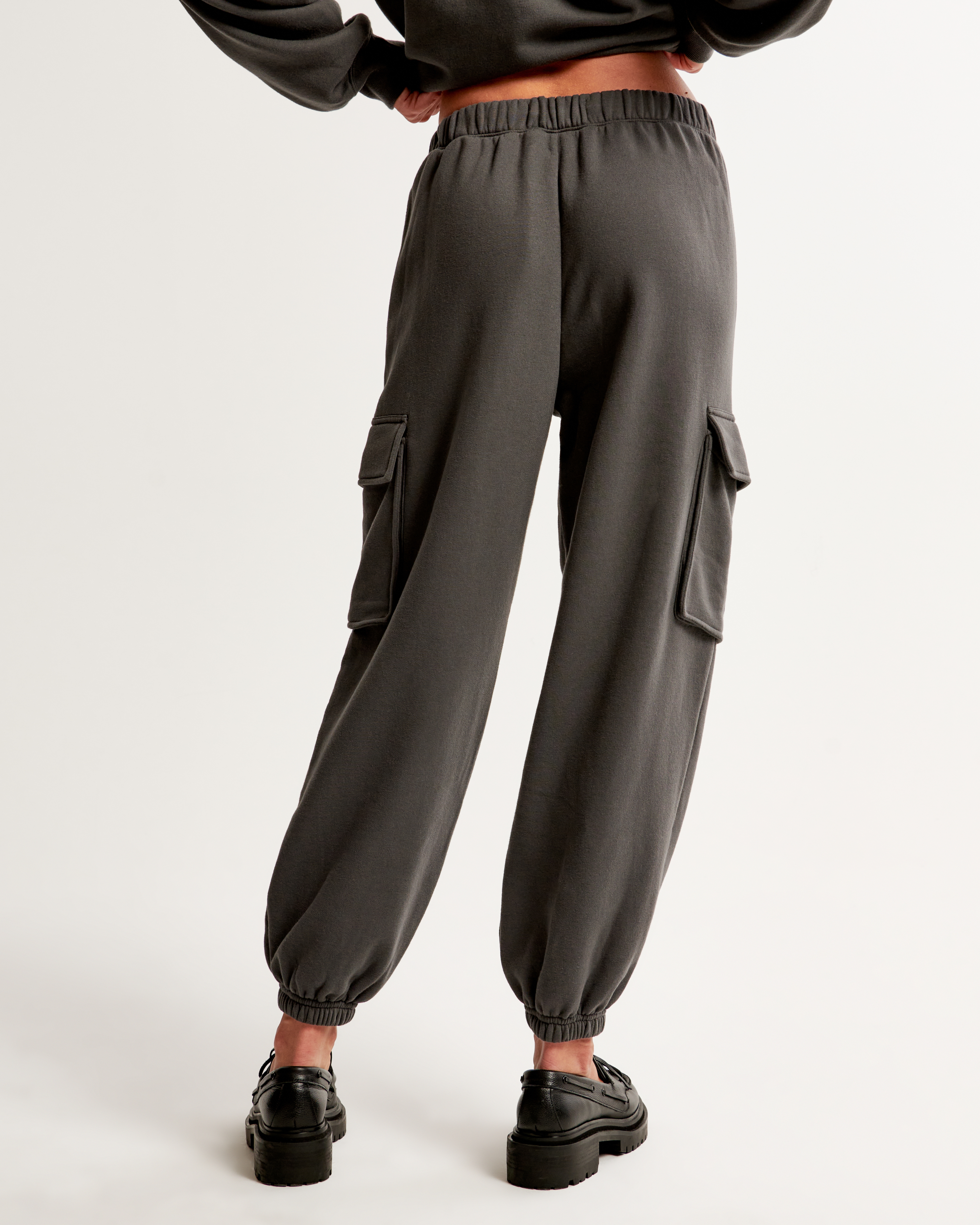 Essential Oversized Cargo Sunday Sweatpant