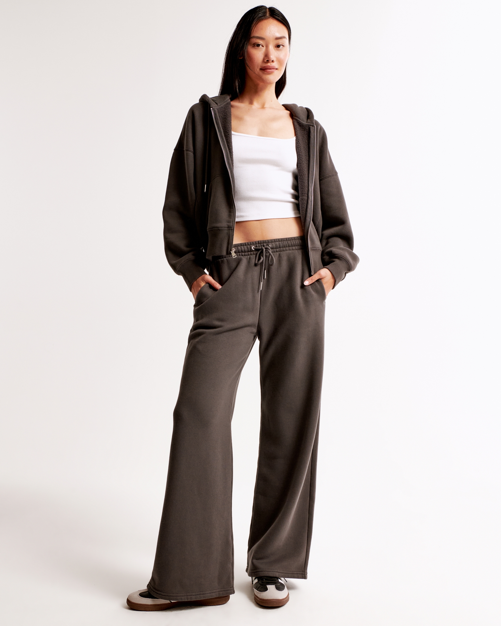 Essential Sunday Wide Leg Sweatpant